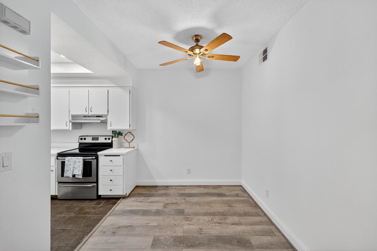 Detail Gallery Image 9 of 25 For 482 Shadowgraph Dr, San Jose,  CA 95110 - 2 Beds | 2 Baths