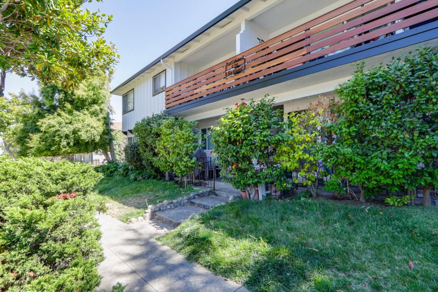Detail Gallery Image 2 of 59 For 674 Kirkland Dr, Sunnyvale,  CA 94087 - – Beds | – Baths