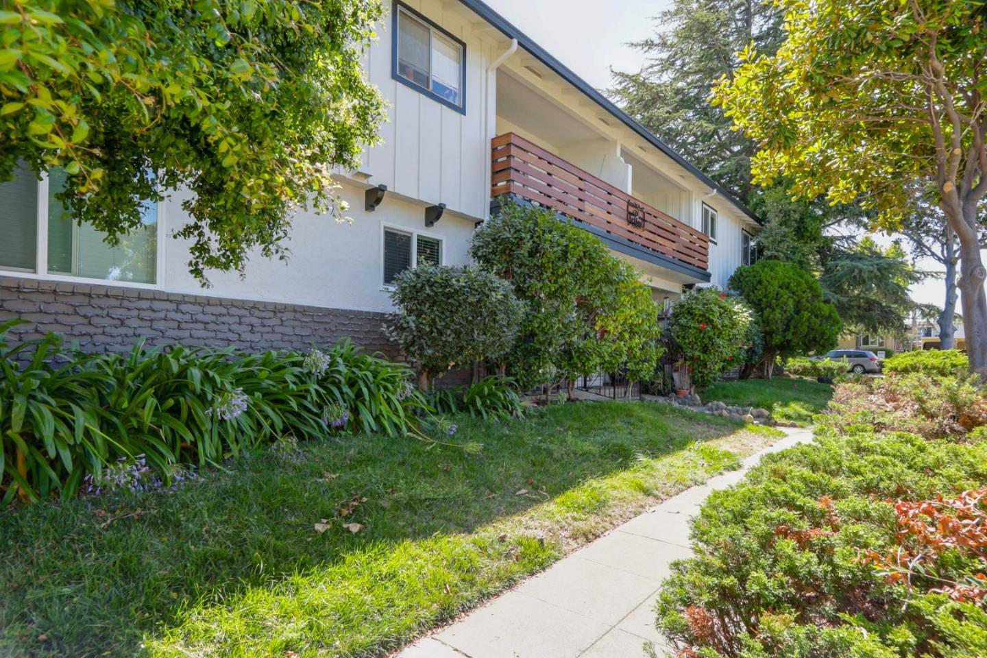 Detail Gallery Image 3 of 59 For 674 Kirkland Dr, Sunnyvale,  CA 94087 - – Beds | – Baths