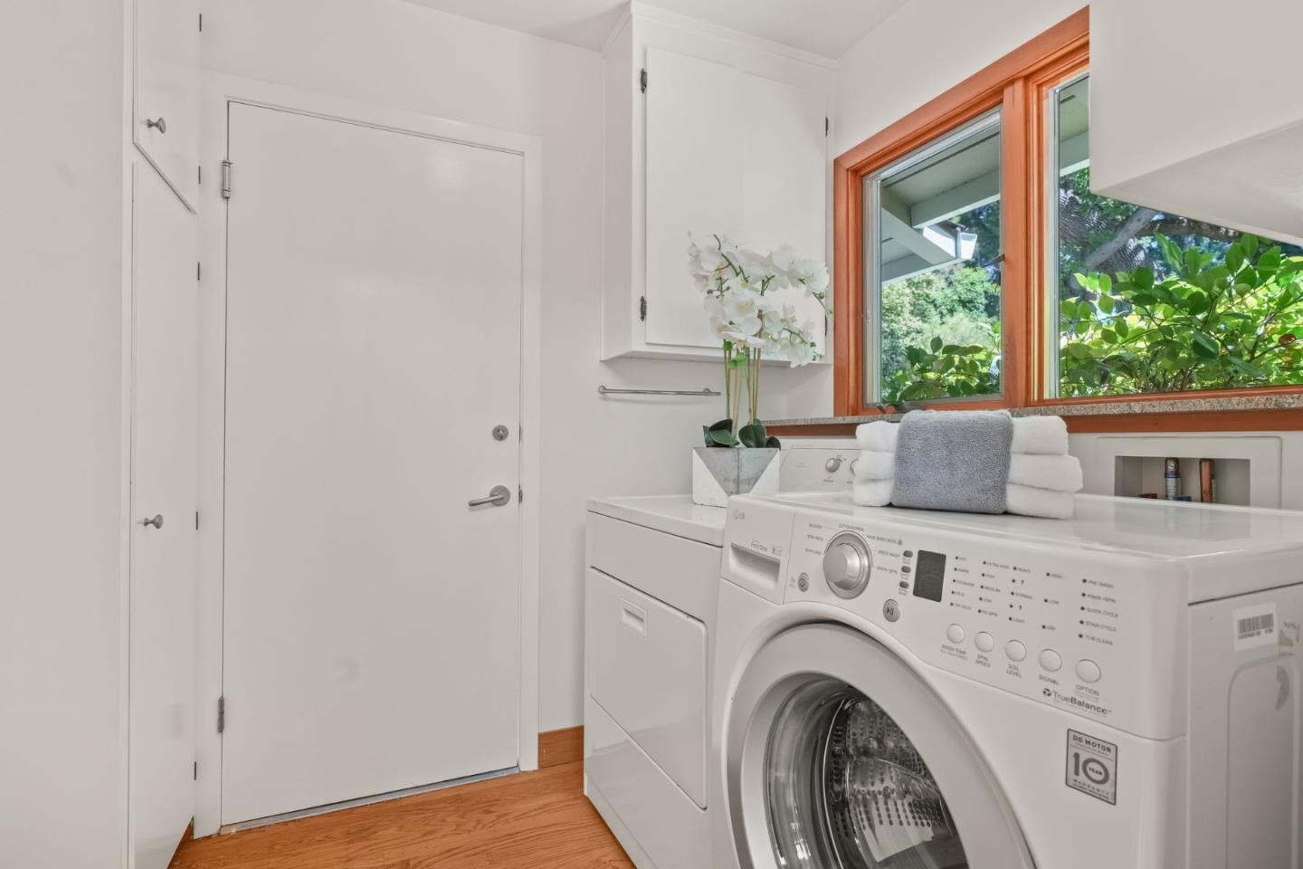Detail Gallery Image 12 of 41 For 89 Fair Oaks Ln, Atherton,  CA 94027 - 4 Beds | 2/1 Baths