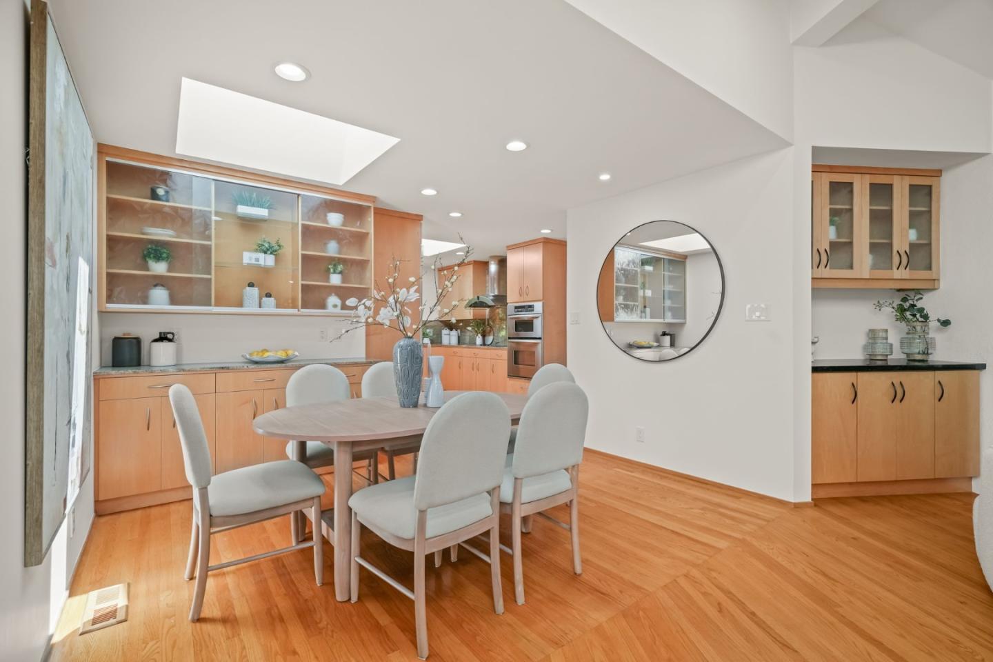 Detail Gallery Image 15 of 41 For 89 Fair Oaks Ln, Atherton,  CA 94027 - 4 Beds | 2/1 Baths