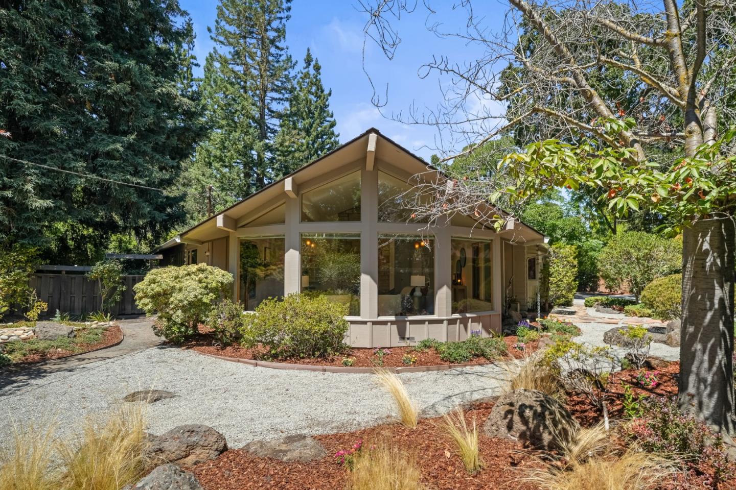 Detail Gallery Image 2 of 41 For 89 Fair Oaks Ln, Atherton,  CA 94027 - 4 Beds | 2/1 Baths