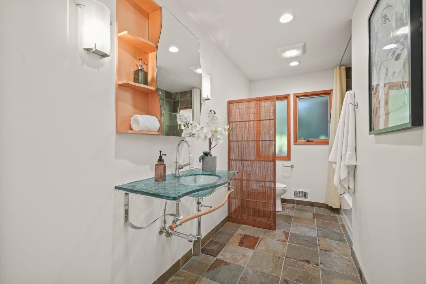 Detail Gallery Image 21 of 41 For 89 Fair Oaks Ln, Atherton,  CA 94027 - 4 Beds | 2/1 Baths