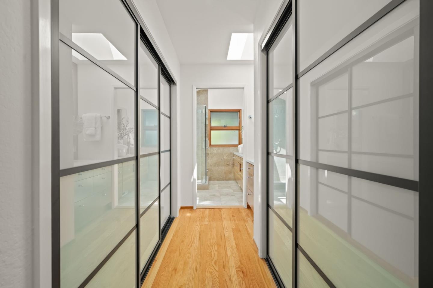 Detail Gallery Image 28 of 41 For 89 Fair Oaks Ln, Atherton,  CA 94027 - 4 Beds | 2/1 Baths