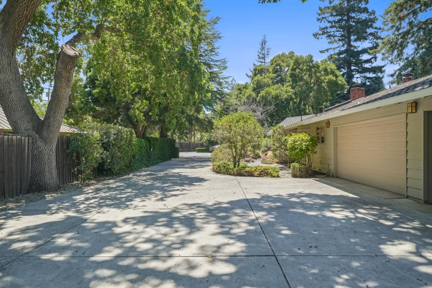 Detail Gallery Image 31 of 41 For 89 Fair Oaks Ln, Atherton,  CA 94027 - 4 Beds | 2/1 Baths