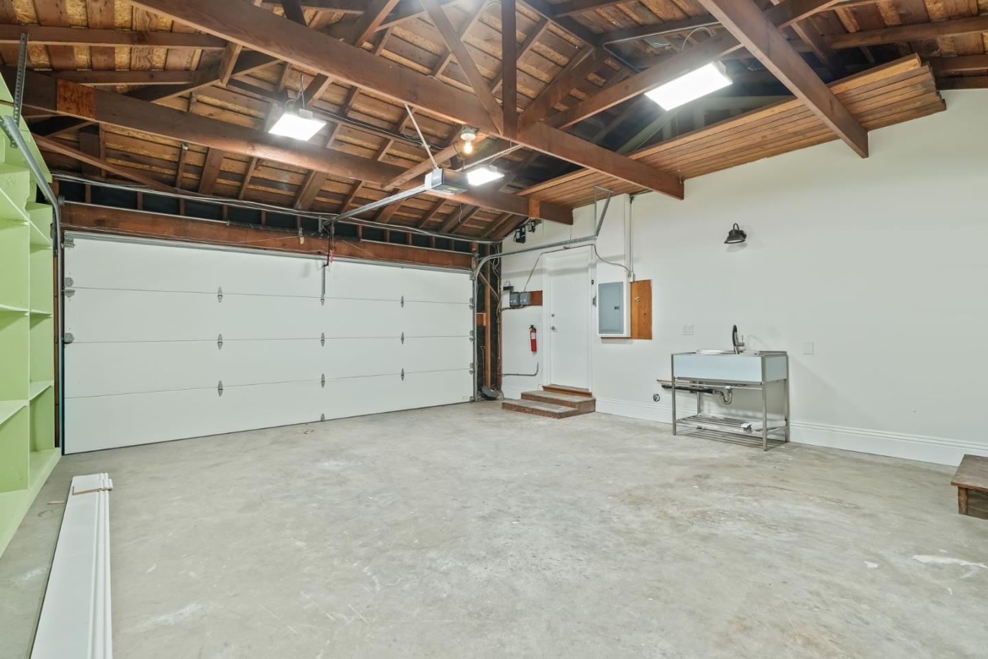 Detail Gallery Image 33 of 41 For 89 Fair Oaks Ln, Atherton,  CA 94027 - 4 Beds | 2/1 Baths