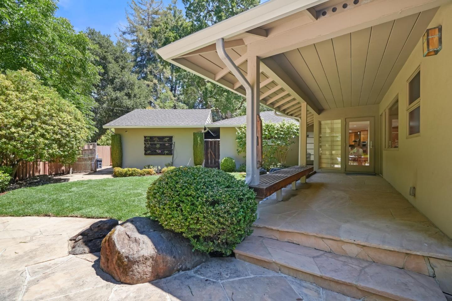 Detail Gallery Image 36 of 41 For 89 Fair Oaks Ln, Atherton,  CA 94027 - 4 Beds | 2/1 Baths