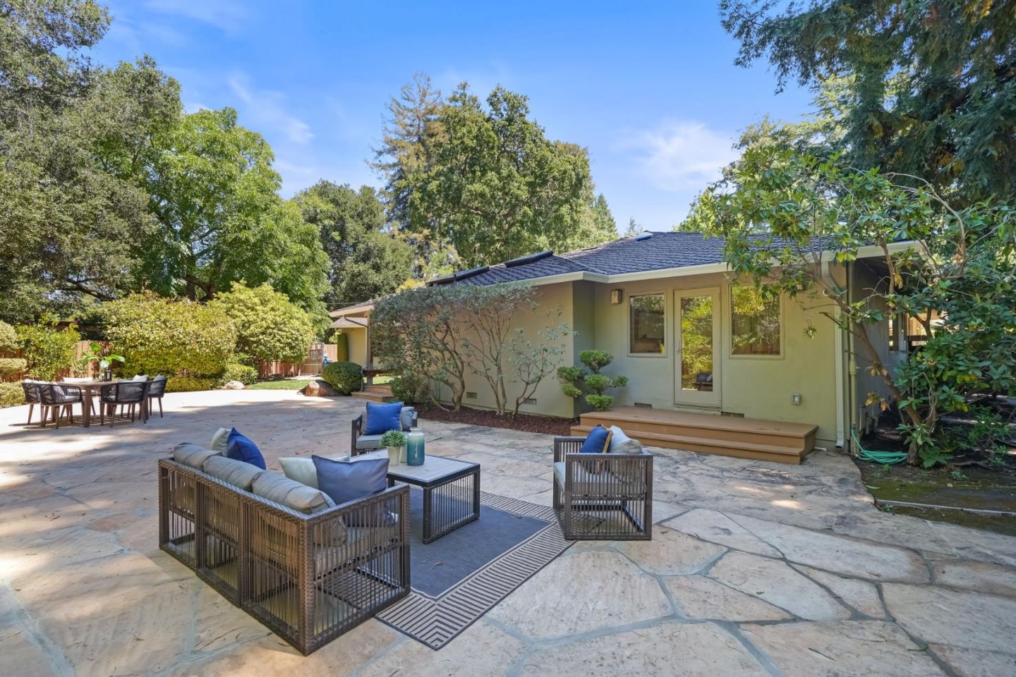 Detail Gallery Image 38 of 41 For 89 Fair Oaks Ln, Atherton,  CA 94027 - 4 Beds | 2/1 Baths