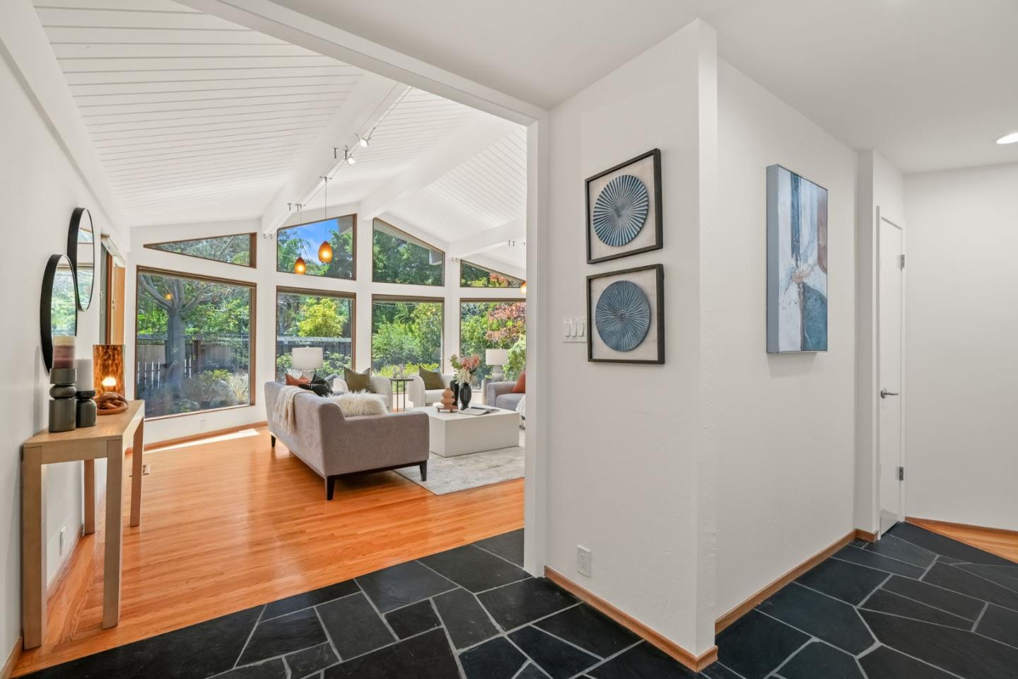 Detail Gallery Image 4 of 41 For 89 Fair Oaks Ln, Atherton,  CA 94027 - 4 Beds | 2/1 Baths