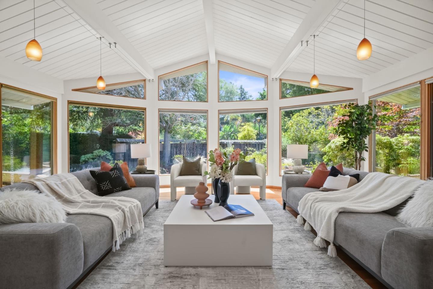 Detail Gallery Image 6 of 41 For 89 Fair Oaks Ln, Atherton,  CA 94027 - 4 Beds | 2/1 Baths