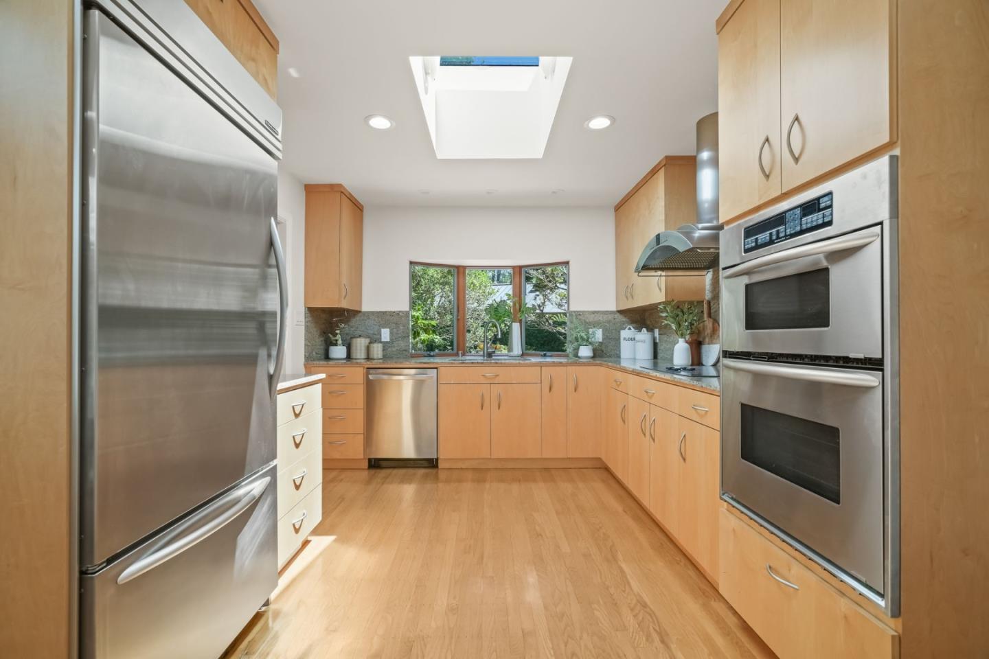 Detail Gallery Image 8 of 41 For 89 Fair Oaks Ln, Atherton,  CA 94027 - 4 Beds | 2/1 Baths