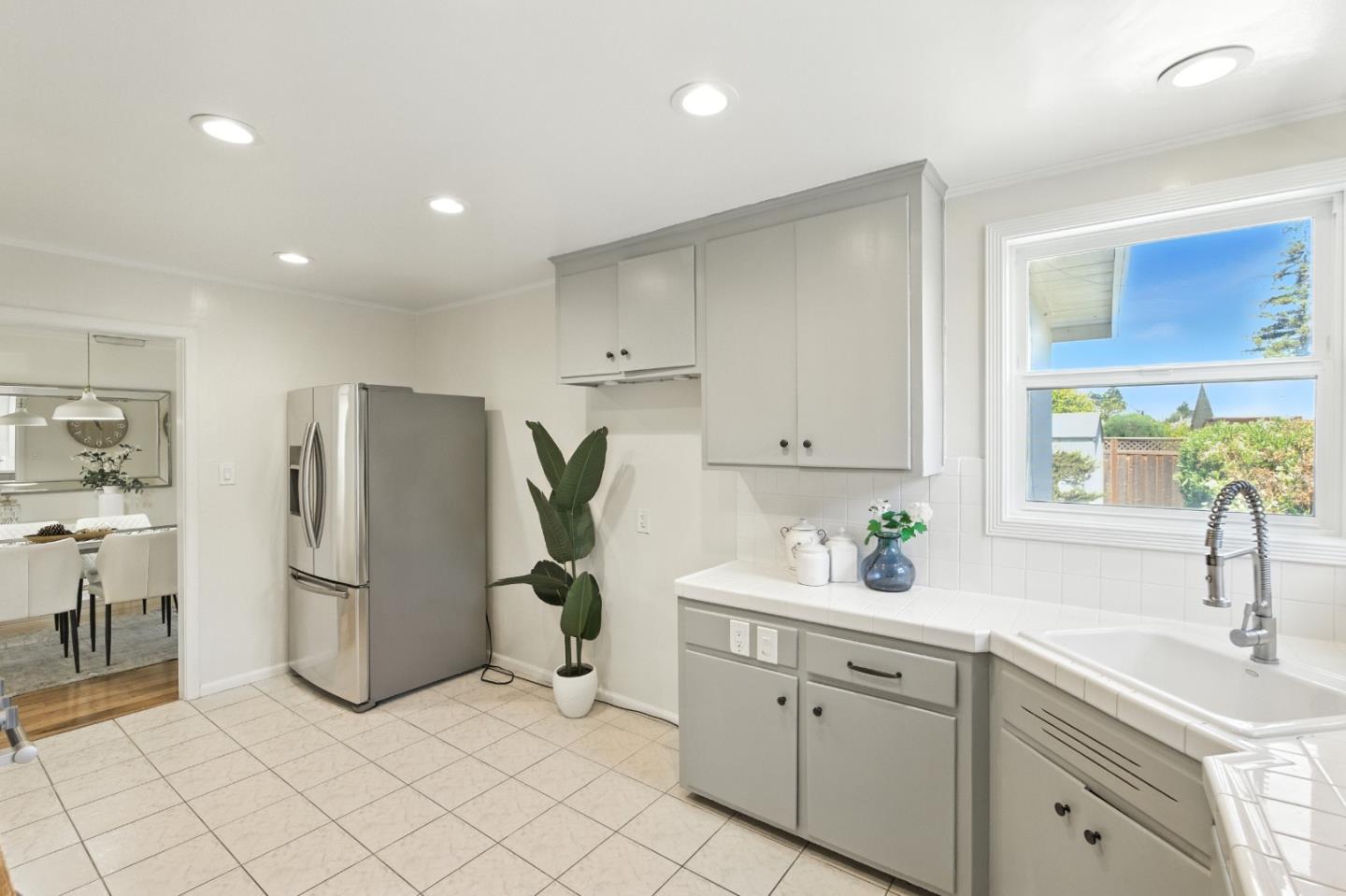 Detail Gallery Image 11 of 27 For 823 10th Ave, Redwood City,  CA 94063 - 3 Beds | 2 Baths