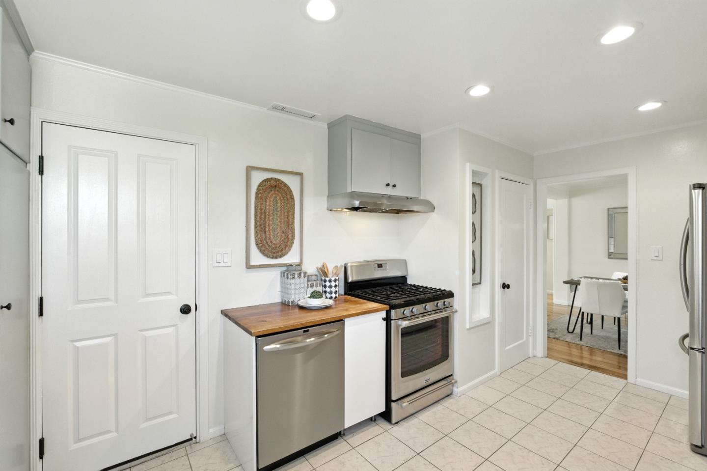 Detail Gallery Image 12 of 27 For 823 10th Ave, Redwood City,  CA 94063 - 3 Beds | 2 Baths