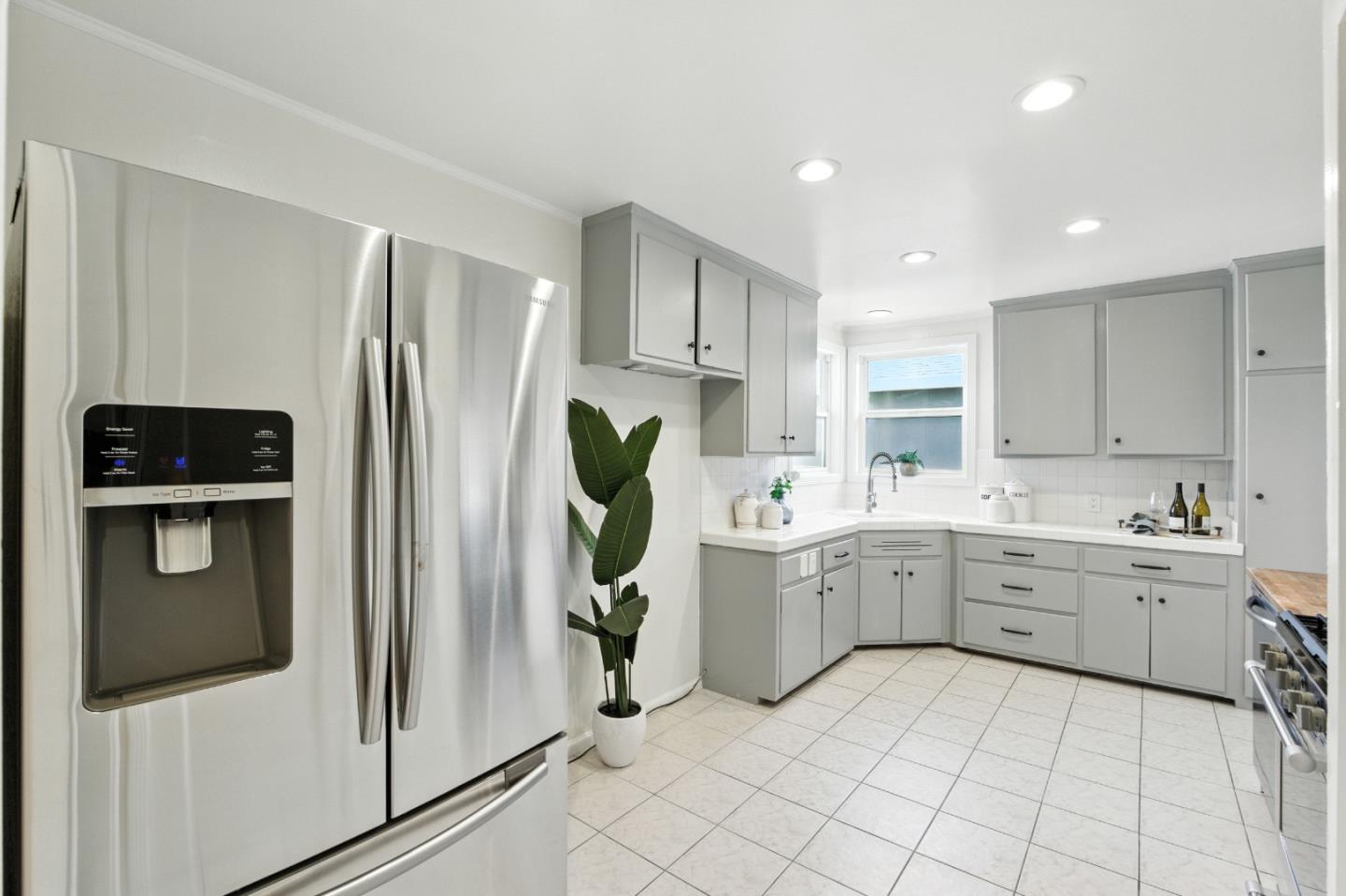 Detail Gallery Image 13 of 27 For 823 10th Ave, Redwood City,  CA 94063 - 3 Beds | 2 Baths