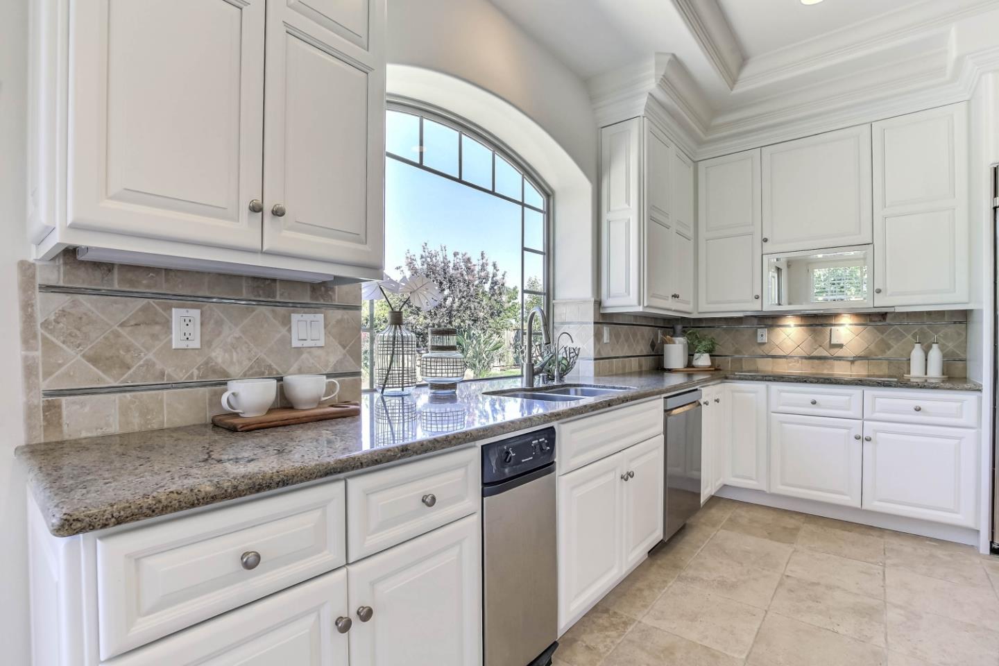 Detail Gallery Image 11 of 43 For 20455 Franklin Ave, Saratoga,  CA 95070 - 4 Beds | 3/1 Baths
