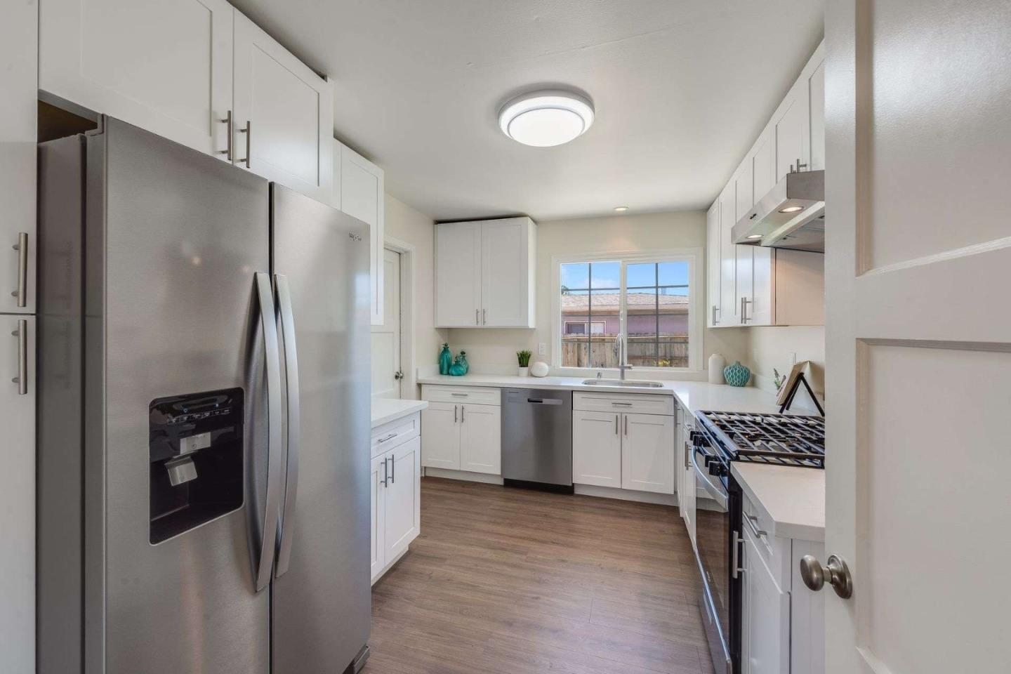 Detail Gallery Image 12 of 29 For 1 Elkwood Dr, South San Francisco,  CA 94080 - 3 Beds | 1 Baths
