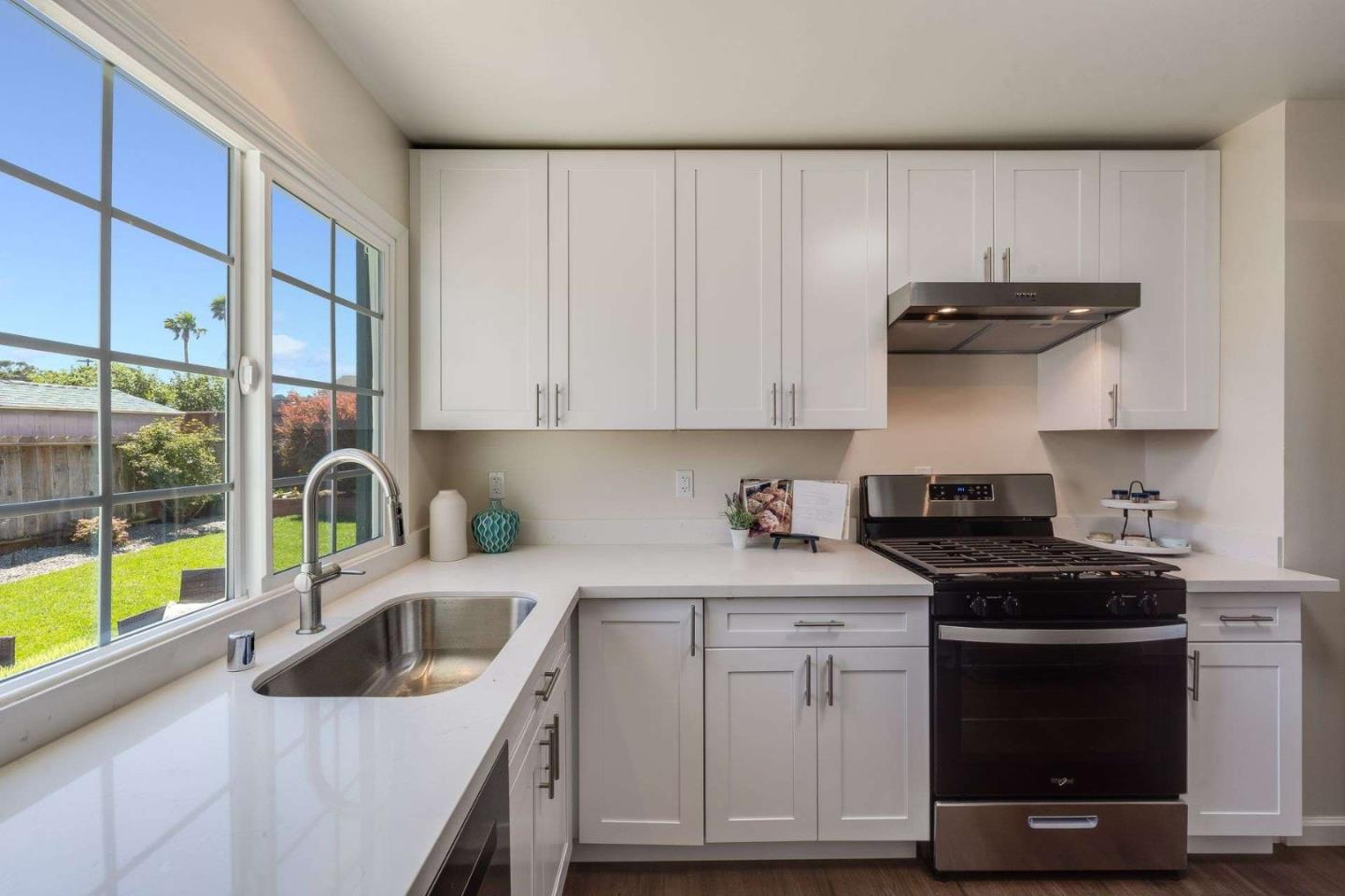 Detail Gallery Image 13 of 29 For 1 Elkwood Dr, South San Francisco,  CA 94080 - 3 Beds | 1 Baths
