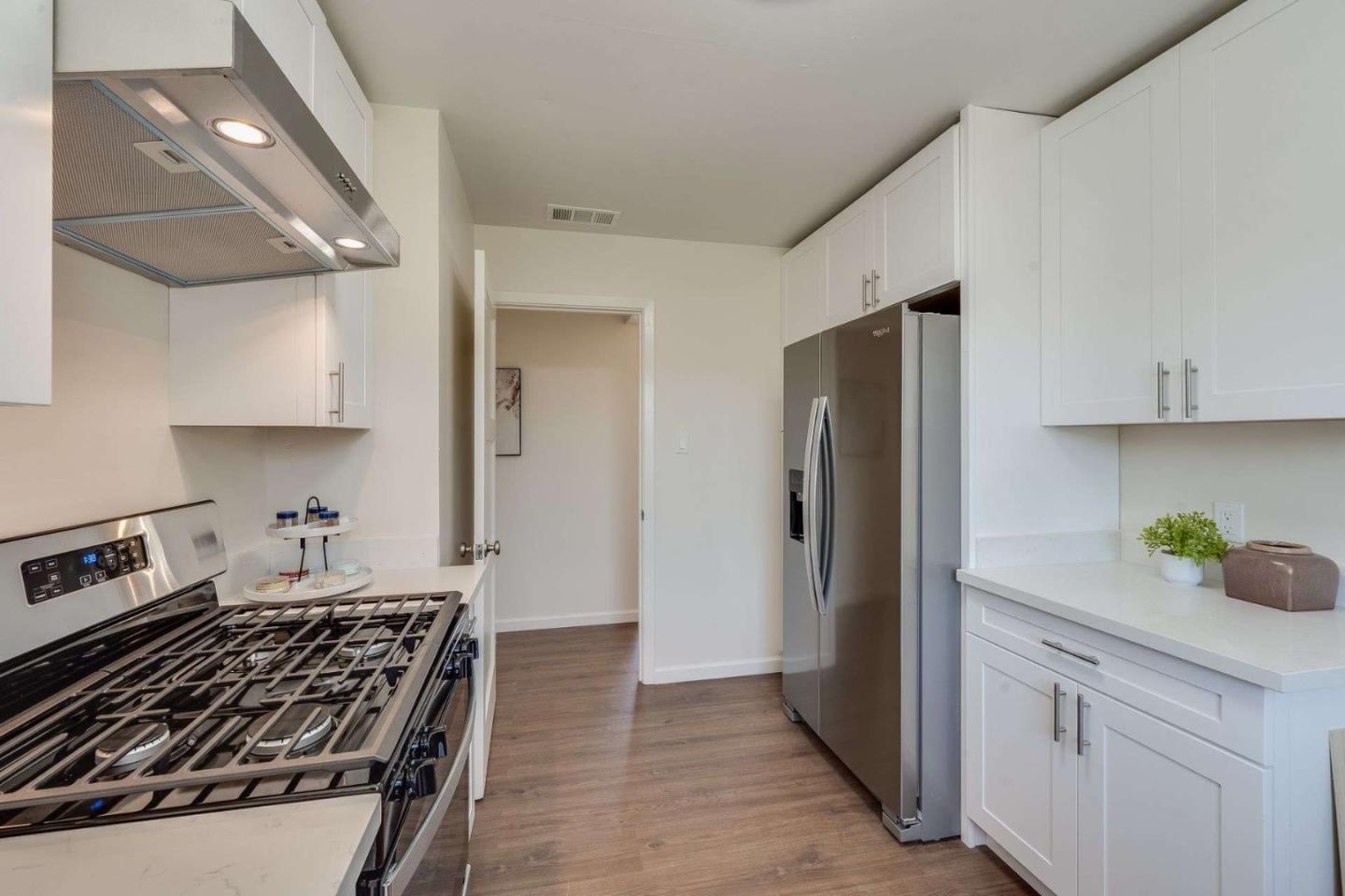 Detail Gallery Image 14 of 29 For 1 Elkwood Dr, South San Francisco,  CA 94080 - 3 Beds | 1 Baths