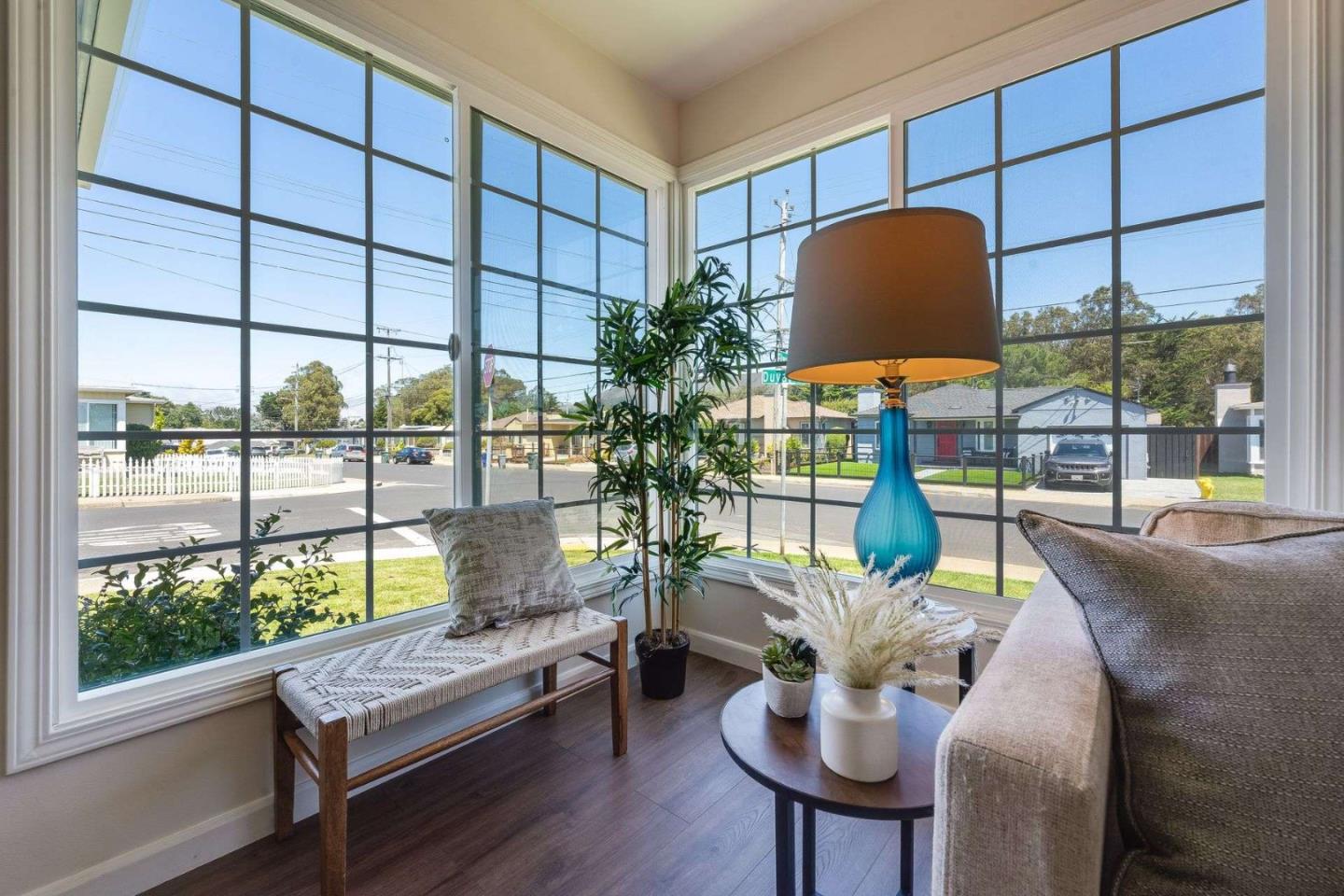 Detail Gallery Image 5 of 29 For 1 Elkwood Dr, South San Francisco,  CA 94080 - 3 Beds | 1 Baths