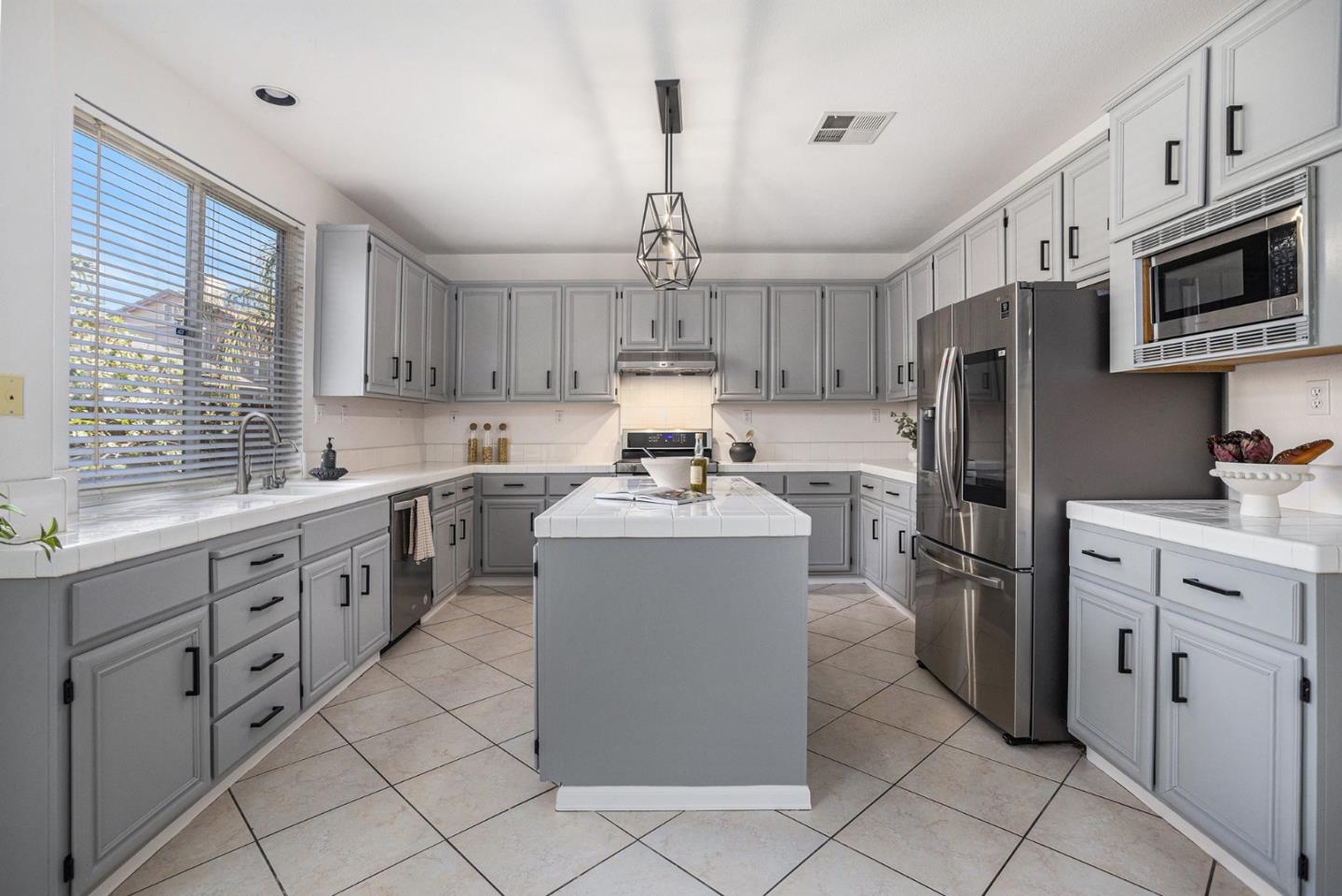 Detail Gallery Image 11 of 32 For 751 Walker Ct, Brentwood,  CA 94513 - 5 Beds | 3 Baths