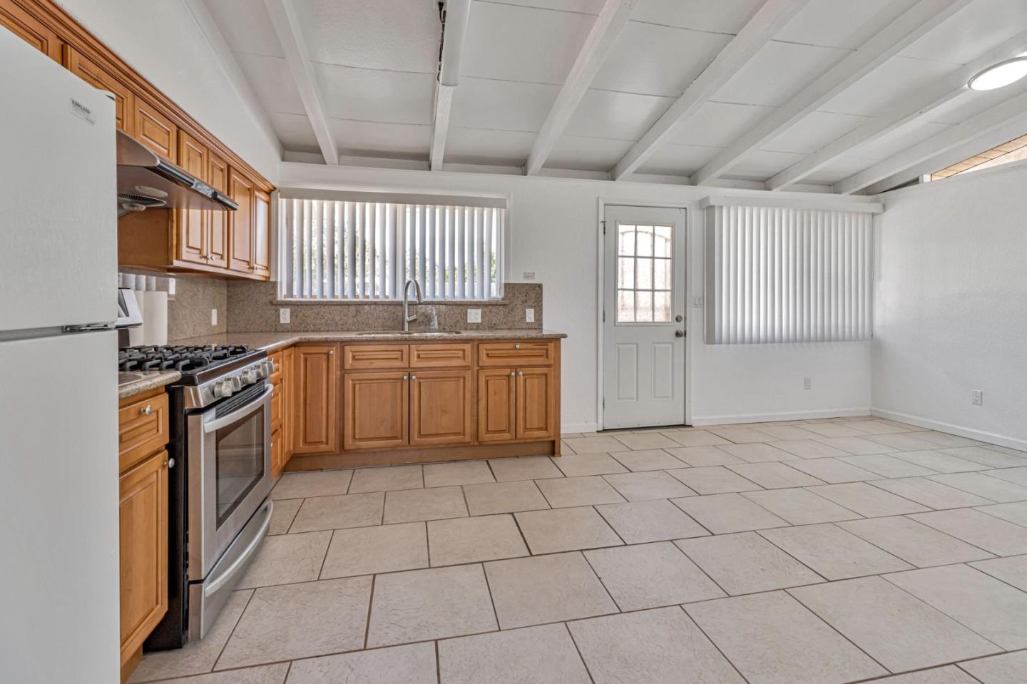 Detail Gallery Image 13 of 30 For 1635 S King Rd, San Jose,  CA 95122 - 3 Beds | 2 Baths