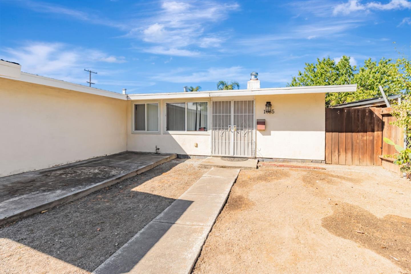 Detail Gallery Image 4 of 30 For 1635 S King Rd, San Jose,  CA 95122 - 3 Beds | 2 Baths