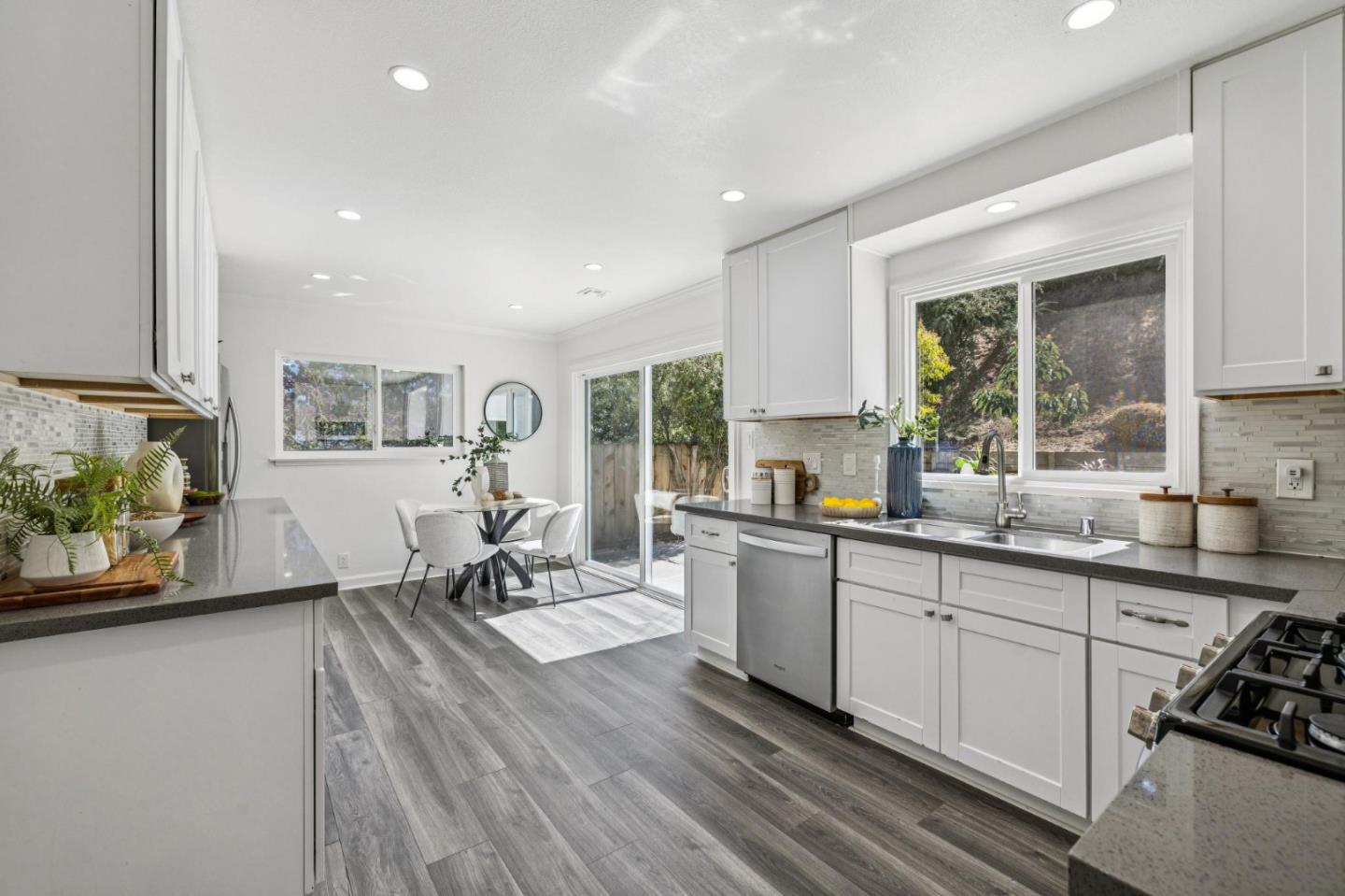 Detail Gallery Image 10 of 41 For 823 31st Ave, San Mateo,  CA 94403 - 7 Beds | 3/1 Baths