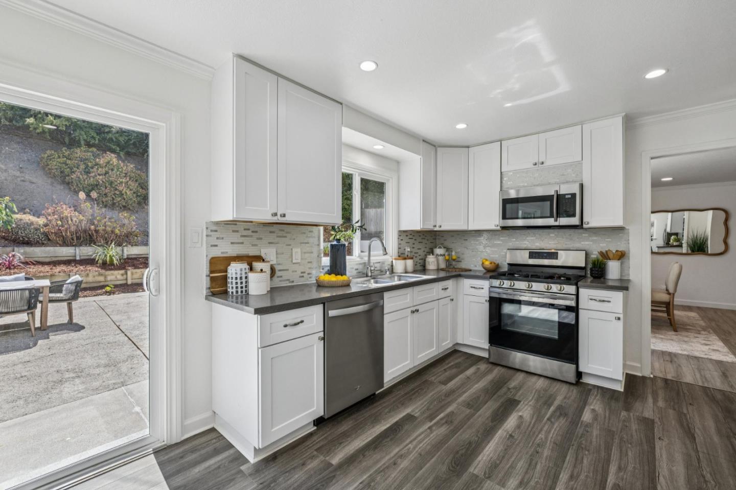 Detail Gallery Image 11 of 41 For 823 31st Ave, San Mateo,  CA 94403 - 7 Beds | 3/1 Baths
