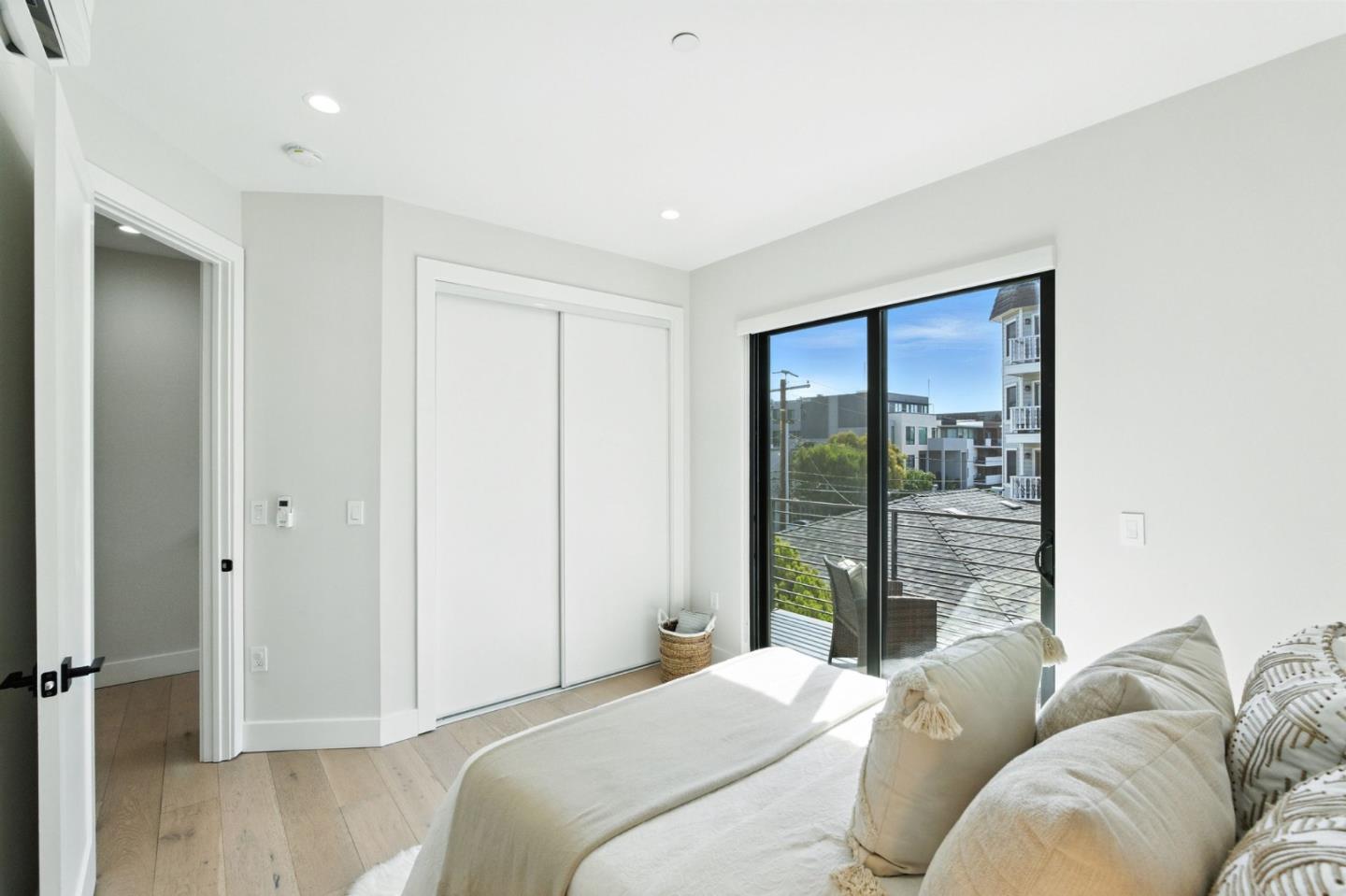 Detail Gallery Image 16 of 37 For 500 Walnut #B,  San Carlos,  CA 94070 - 2 Beds | 2/1 Baths