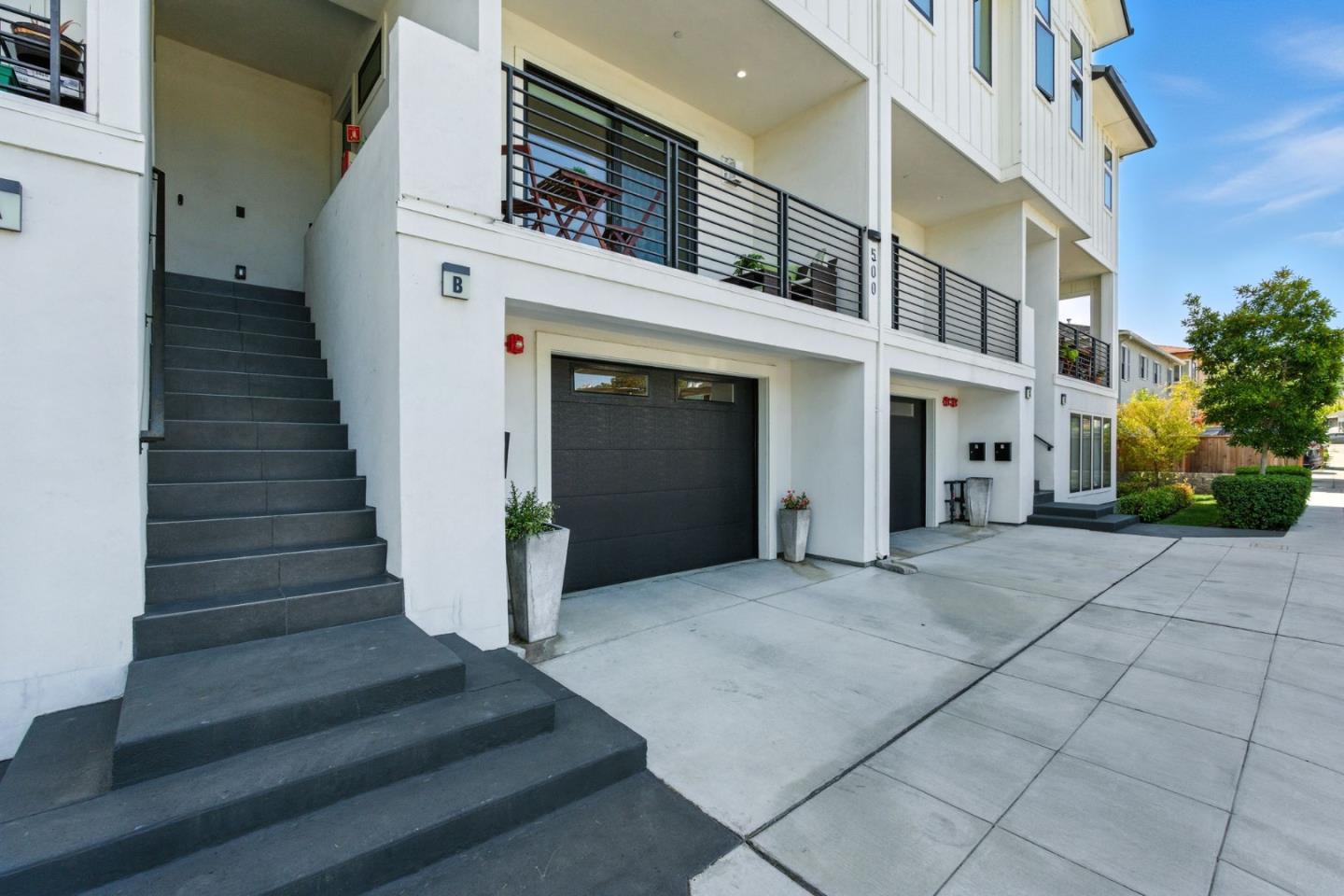 Detail Gallery Image 2 of 37 For 500 Walnut #B,  San Carlos,  CA 94070 - 2 Beds | 2/1 Baths