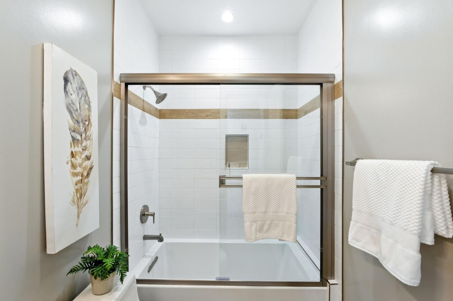 Detail Gallery Image 22 of 37 For 500 Walnut #B,  San Carlos,  CA 94070 - 2 Beds | 2/1 Baths