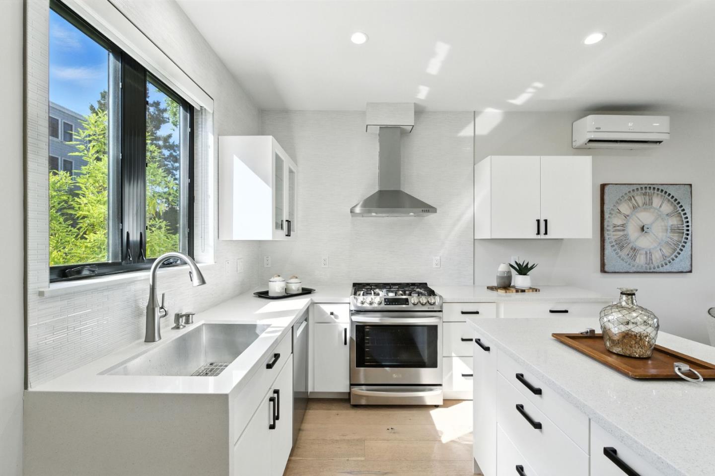 Detail Gallery Image 3 of 37 For 500 Walnut #B,  San Carlos,  CA 94070 - 2 Beds | 2/1 Baths