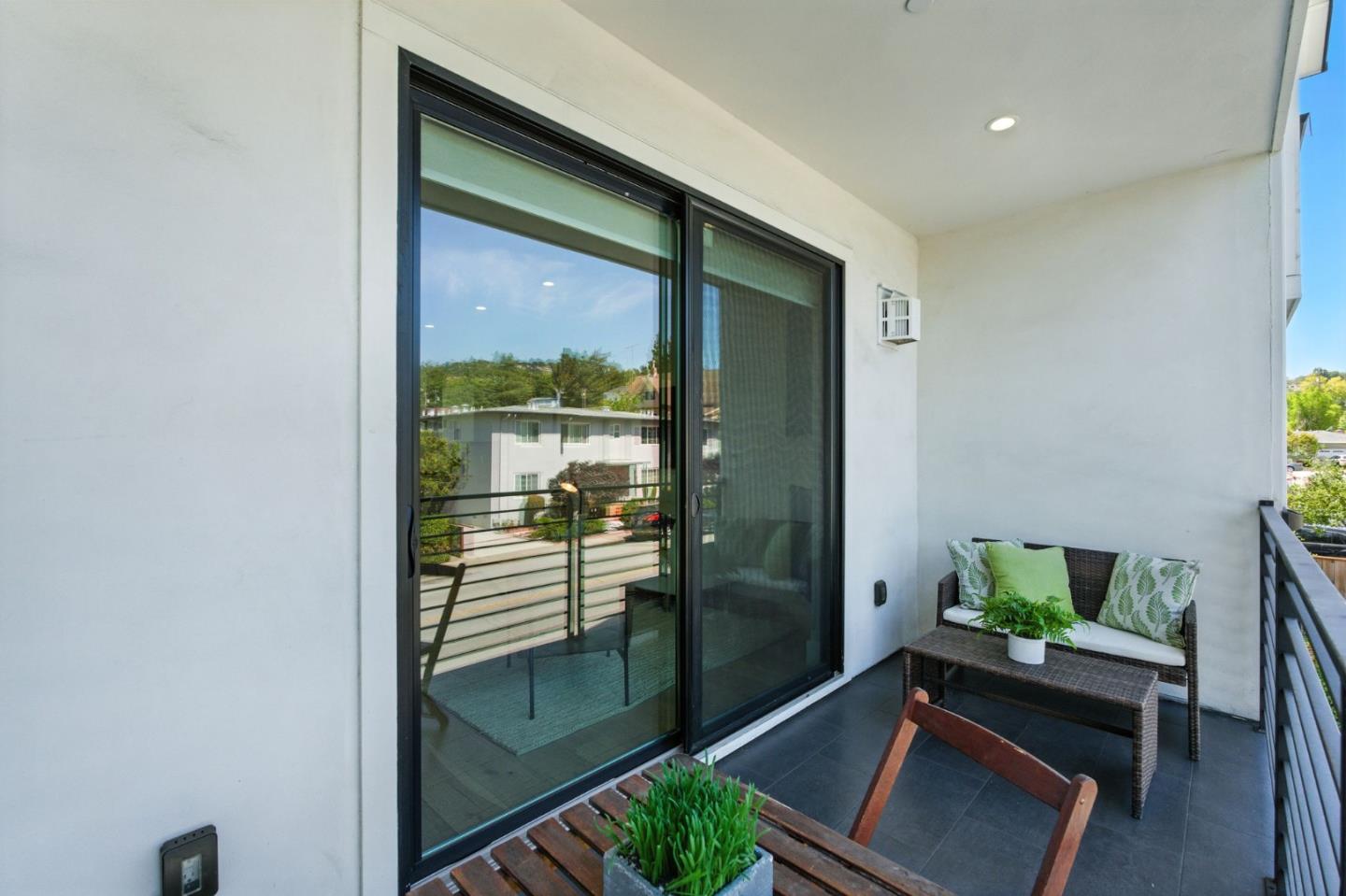 Detail Gallery Image 33 of 37 For 500 Walnut #B,  San Carlos,  CA 94070 - 2 Beds | 2/1 Baths