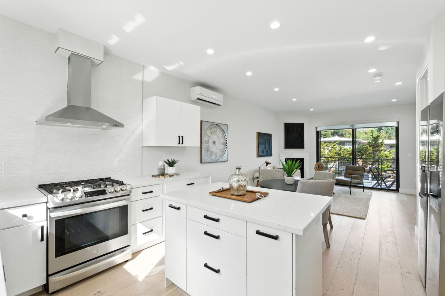 Detail Gallery Image 4 of 37 For 500 Walnut #B,  San Carlos,  CA 94070 - 2 Beds | 2/1 Baths
