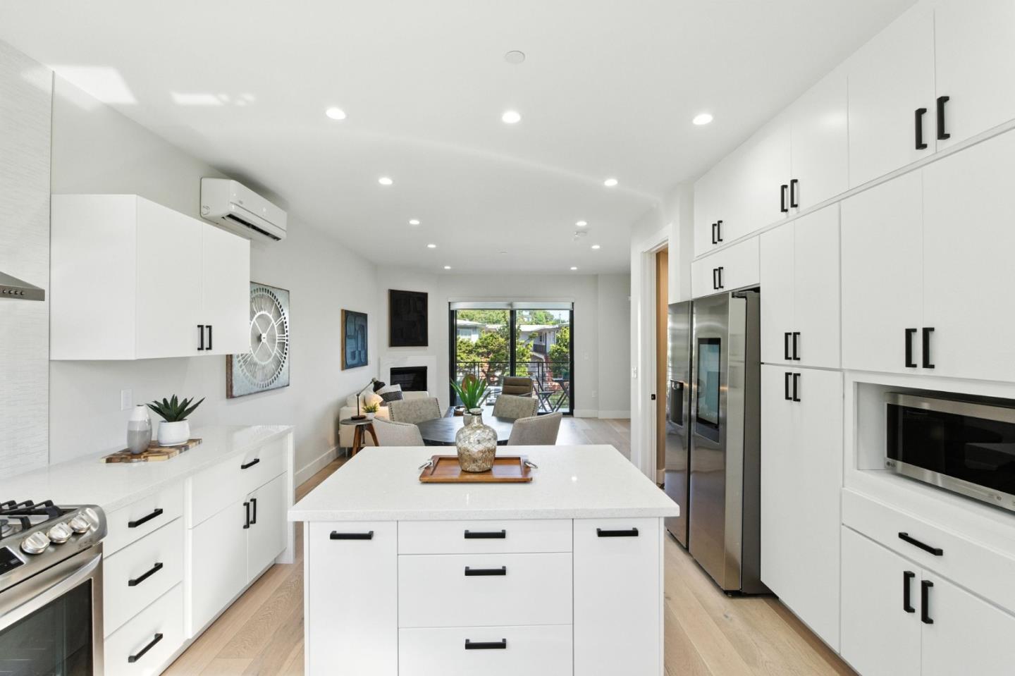 Detail Gallery Image 6 of 37 For 500 Walnut #B,  San Carlos,  CA 94070 - 2 Beds | 2/1 Baths