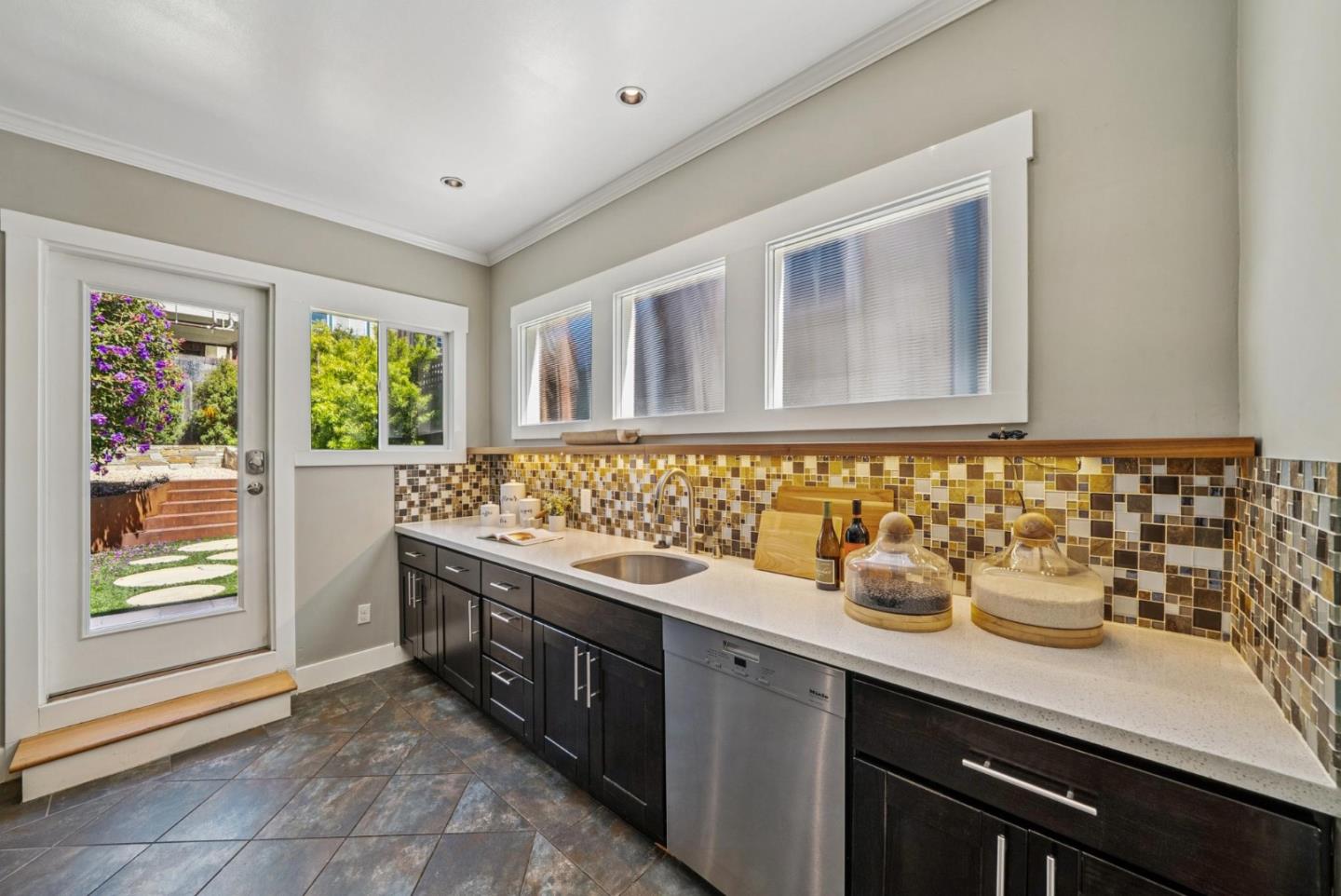 Detail Gallery Image 25 of 86 For 219 Crescent Ave, San Francisco,  CA 94110 - 2 Beds | 2 Baths