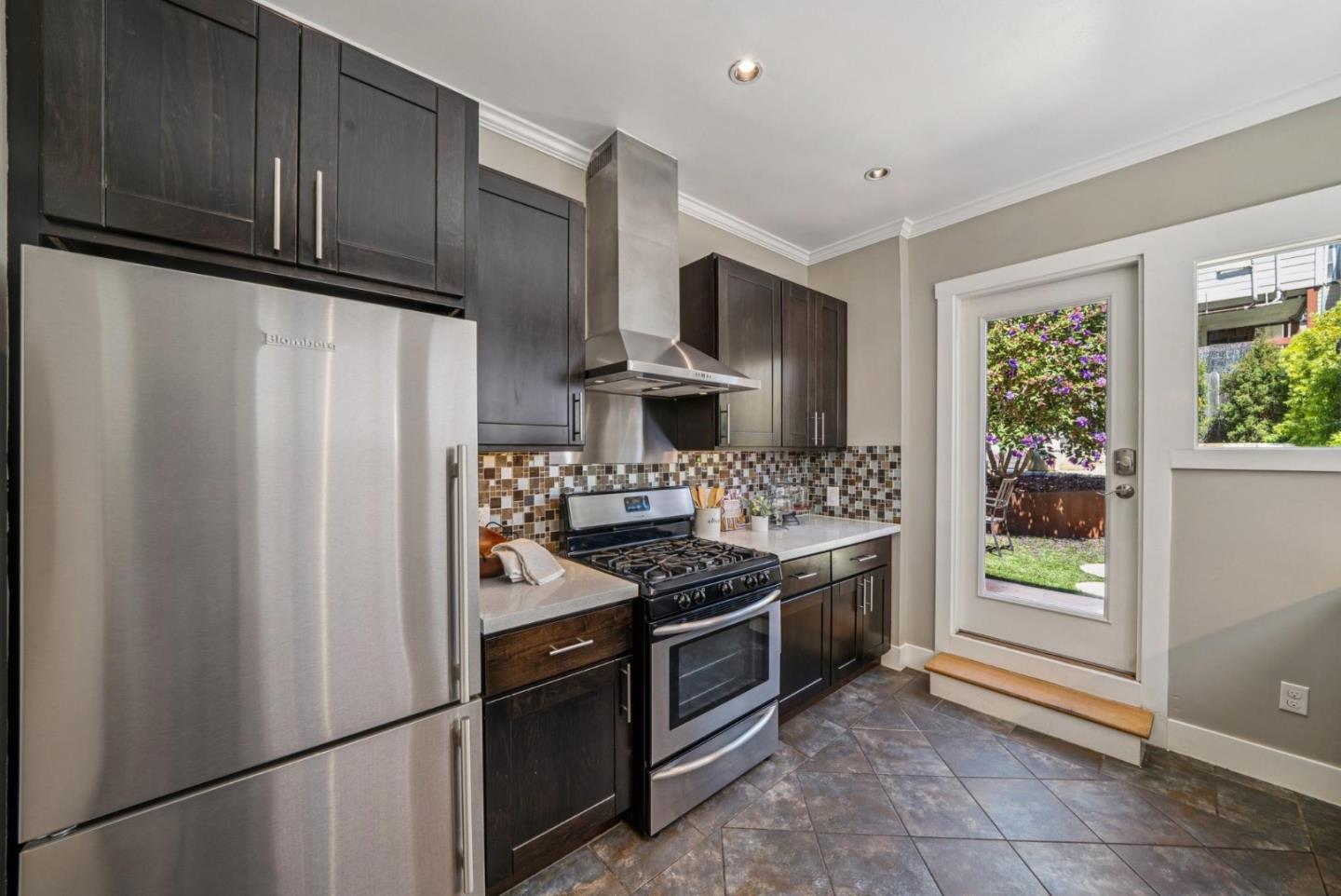 Detail Gallery Image 28 of 86 For 219 Crescent Ave, San Francisco,  CA 94110 - 2 Beds | 2 Baths