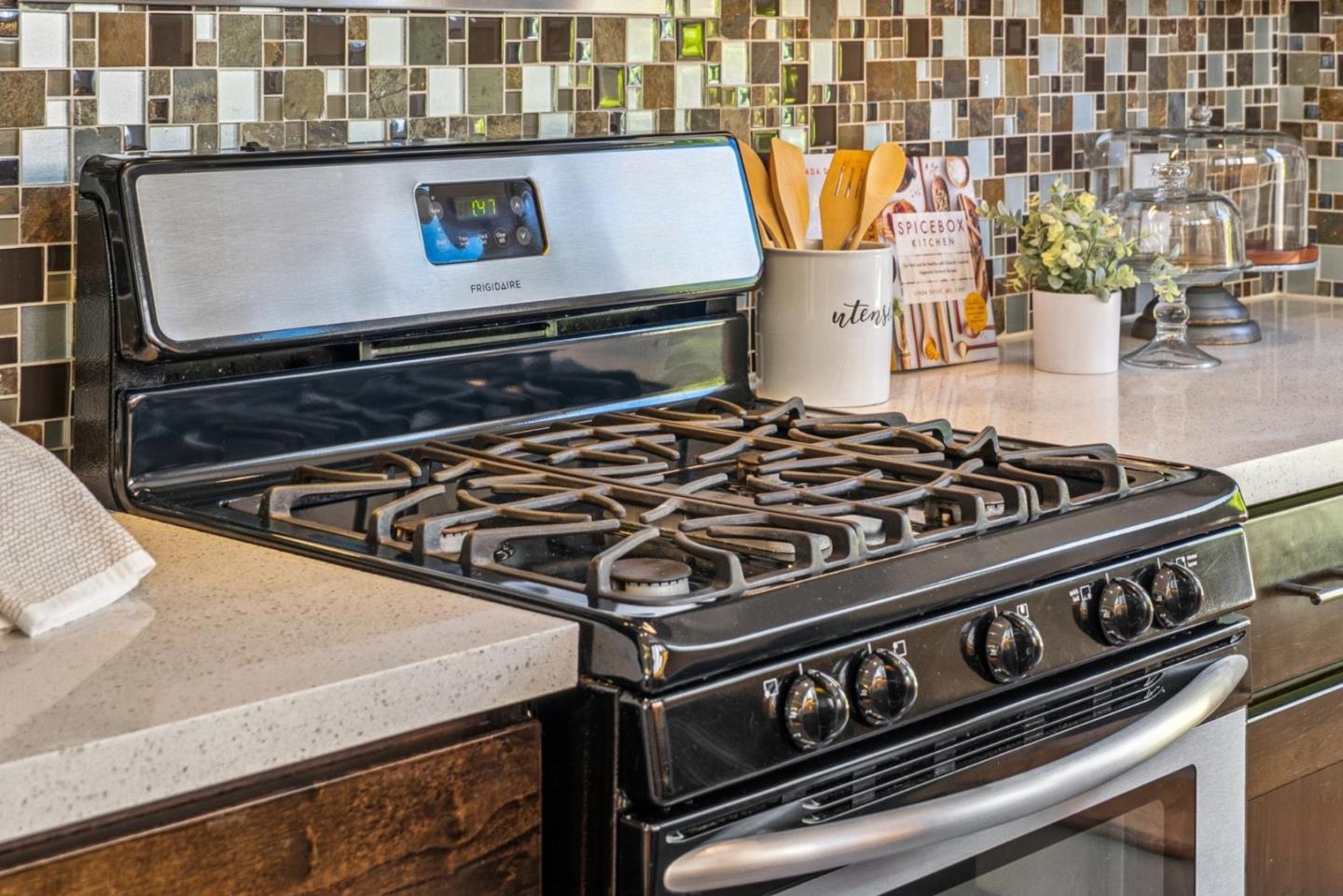 Detail Gallery Image 29 of 86 For 219 Crescent Ave, San Francisco,  CA 94110 - 2 Beds | 2 Baths