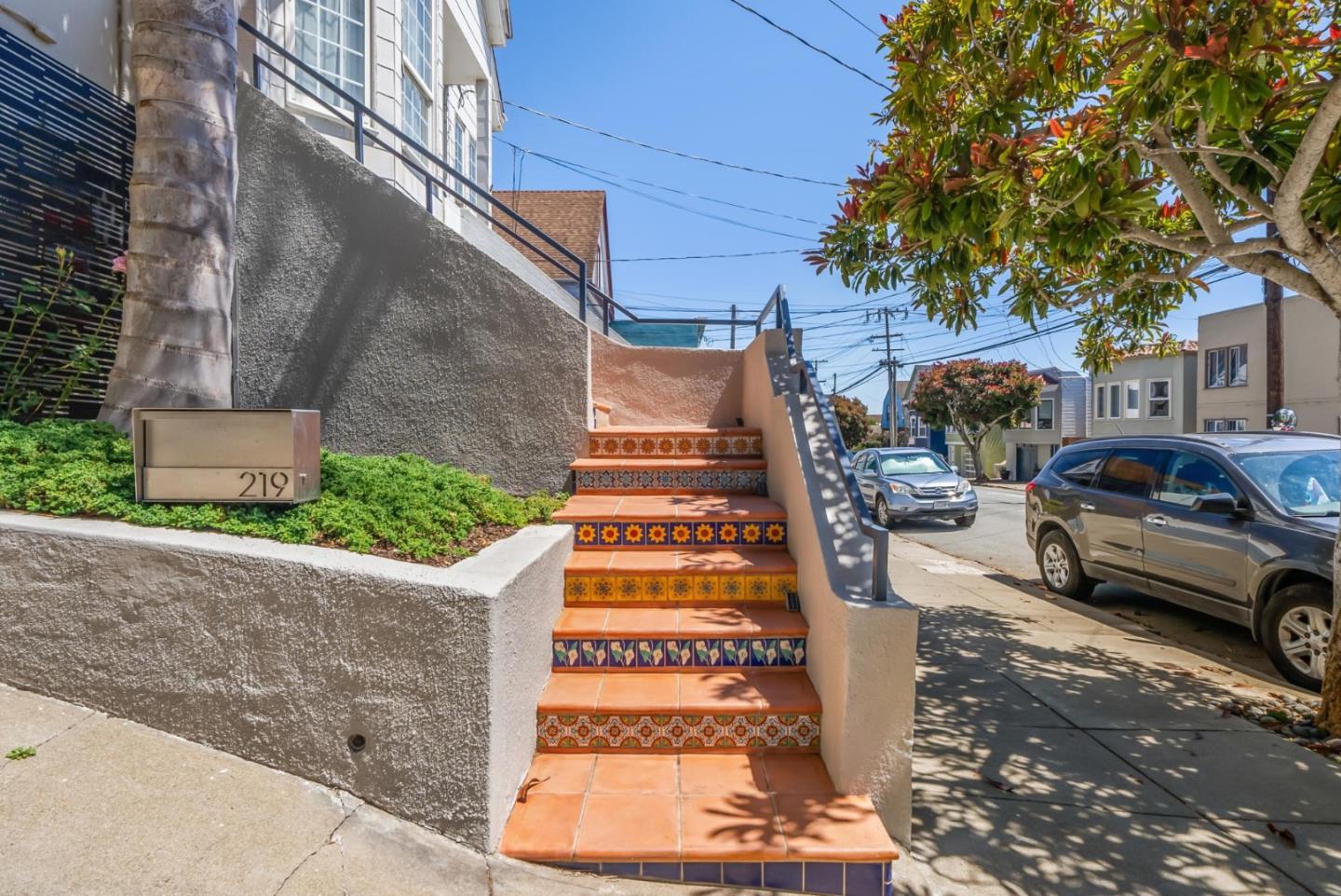 Detail Gallery Image 9 of 86 For 219 Crescent Ave, San Francisco,  CA 94110 - 2 Beds | 2 Baths