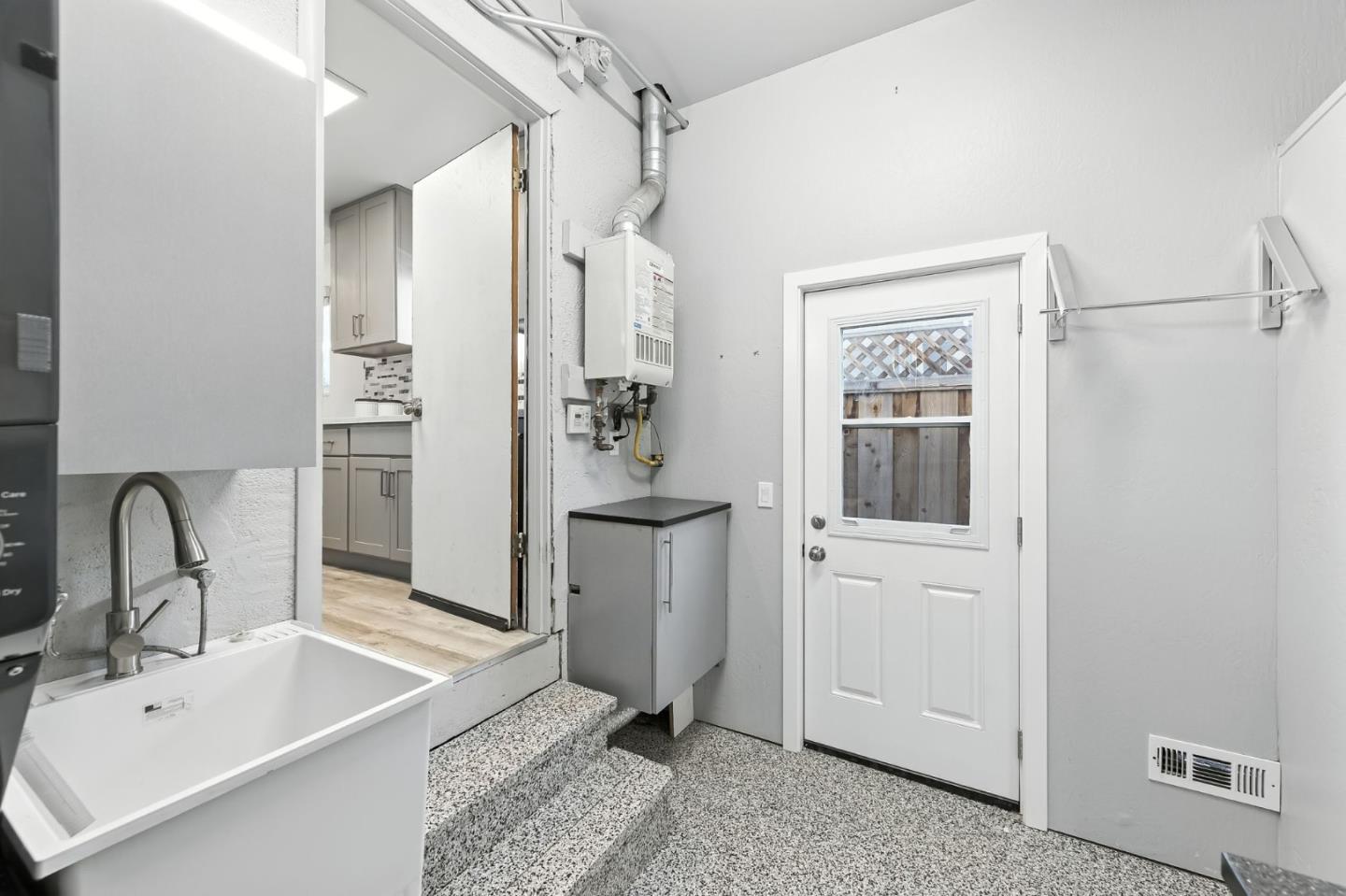 Detail Gallery Image 12 of 33 For 370 Beresford Ave, Redwood City,  CA 94061 - 2 Beds | 1 Baths