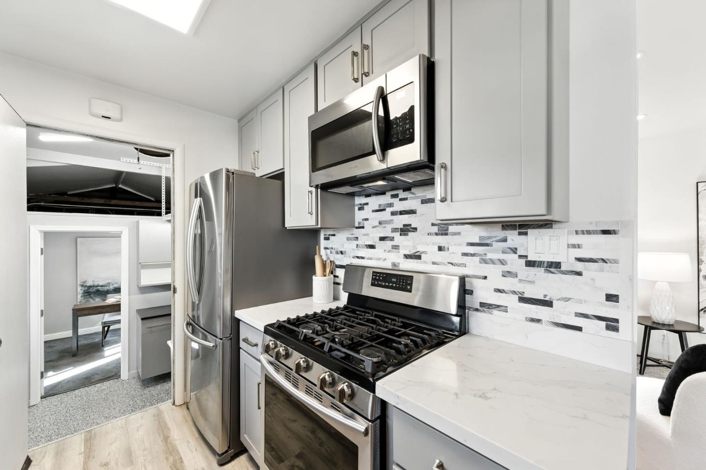 Detail Gallery Image 8 of 33 For 370 Beresford Ave, Redwood City,  CA 94061 - 2 Beds | 1 Baths