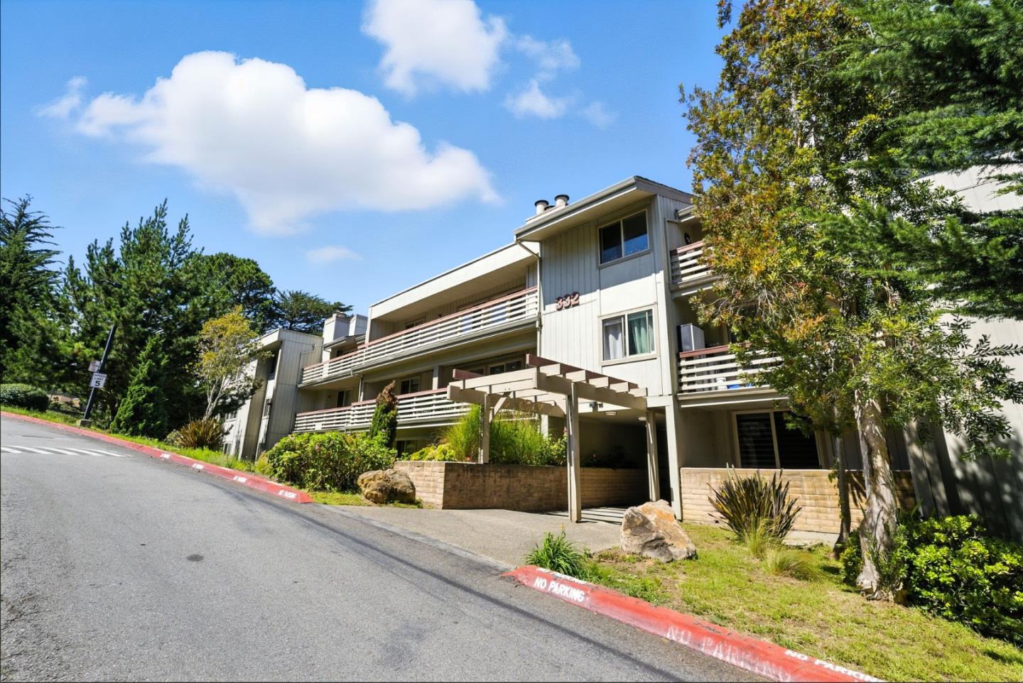 Detail Gallery Image 32 of 68 For 332 Philip Dr #303,  Daly City,  CA 94015 - 2 Beds | 2 Baths