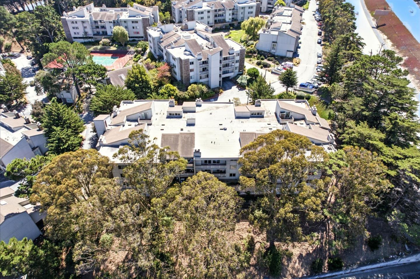 Detail Gallery Image 60 of 68 For 332 Philip Dr #303,  Daly City,  CA 94015 - 2 Beds | 2 Baths