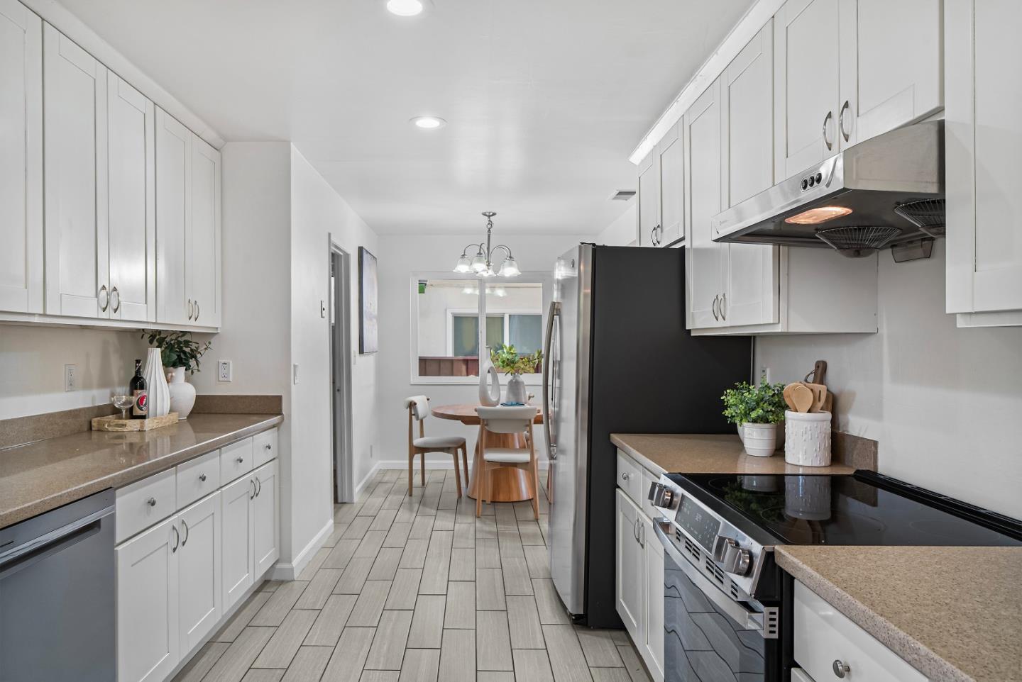 Detail Gallery Image 10 of 31 For 1429 Stone Creek Dr, San Jose,  CA 95132 - 4 Beds | 3 Baths