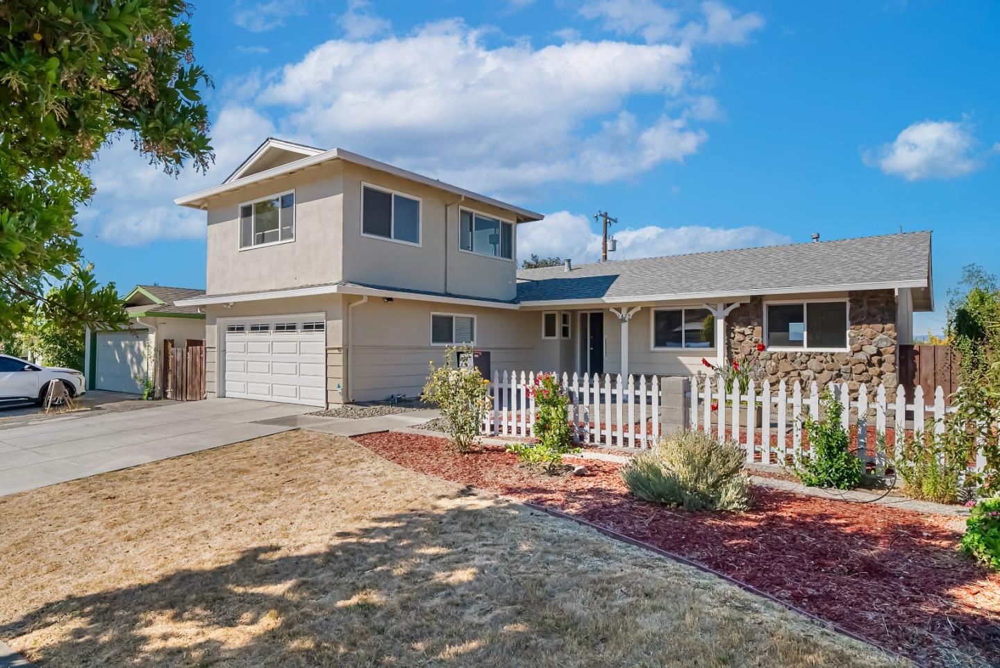 Detail Gallery Image 2 of 31 For 1429 Stone Creek Dr, San Jose,  CA 95132 - 4 Beds | 3 Baths