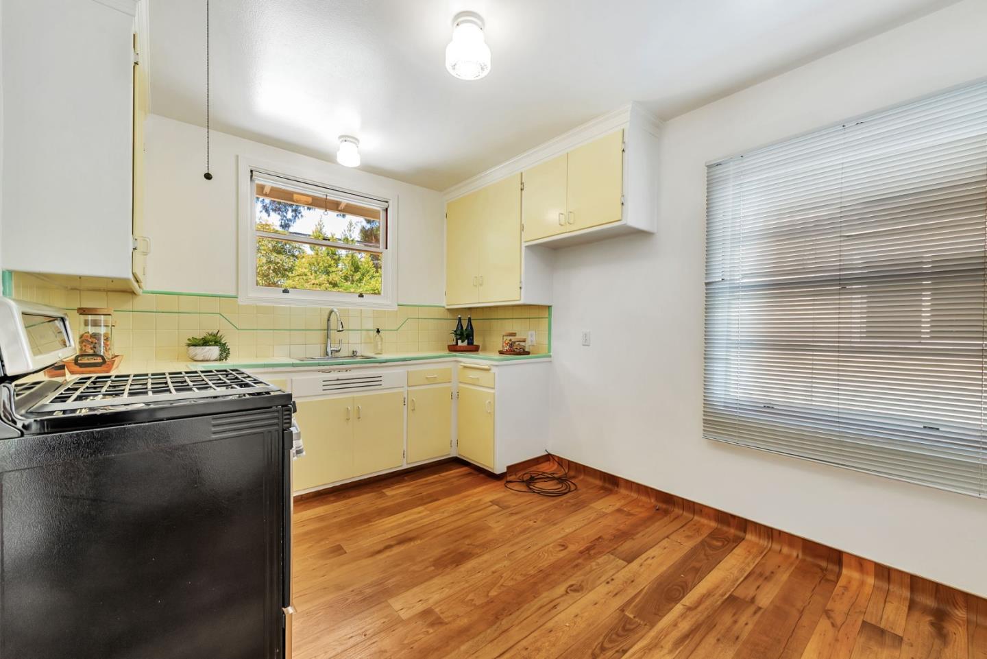 Detail Gallery Image 10 of 35 For 21 Otay Ave, San Mateo,  CA 94403 - 3 Beds | 1 Baths