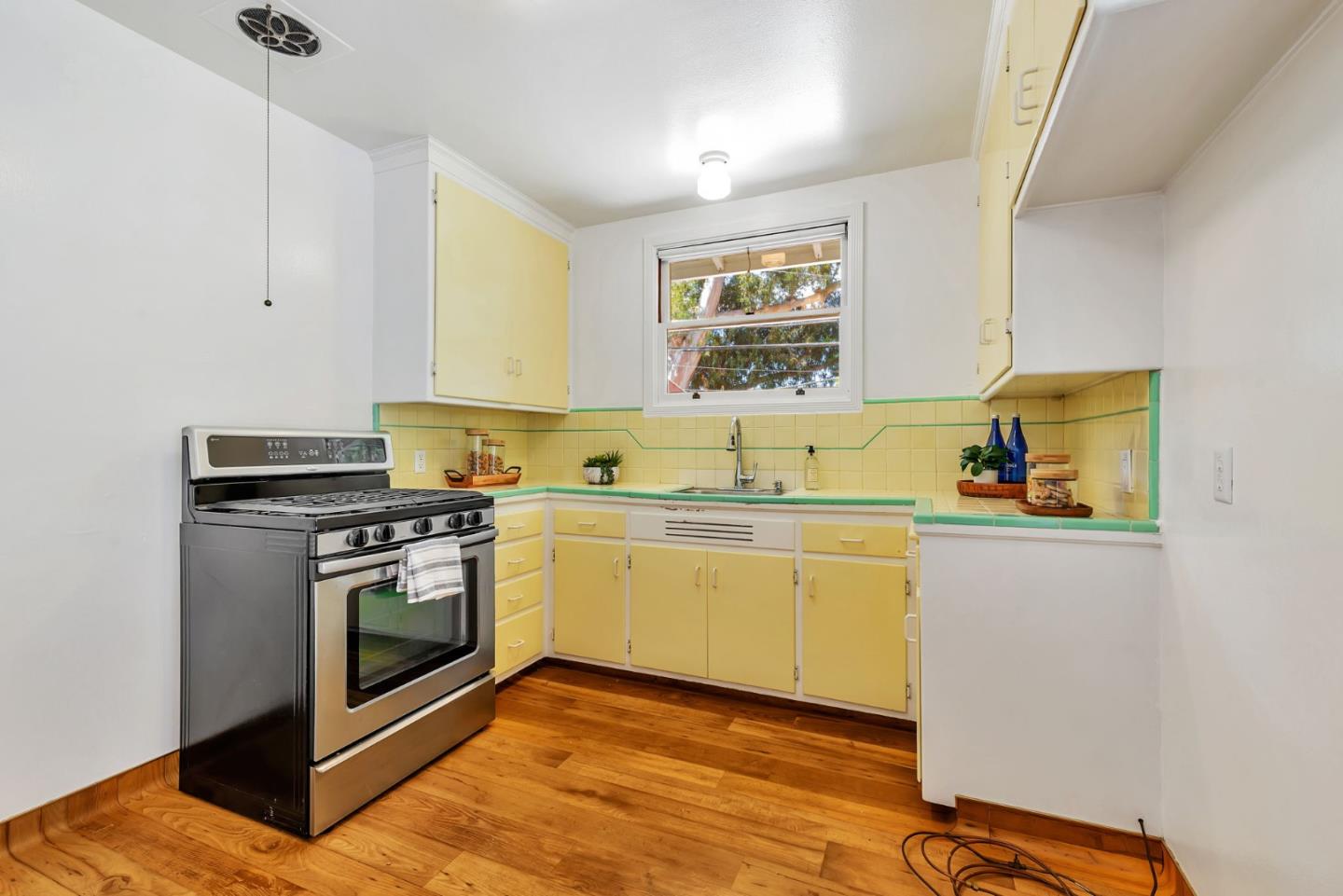 Detail Gallery Image 11 of 35 For 21 Otay Ave, San Mateo,  CA 94403 - 3 Beds | 1 Baths