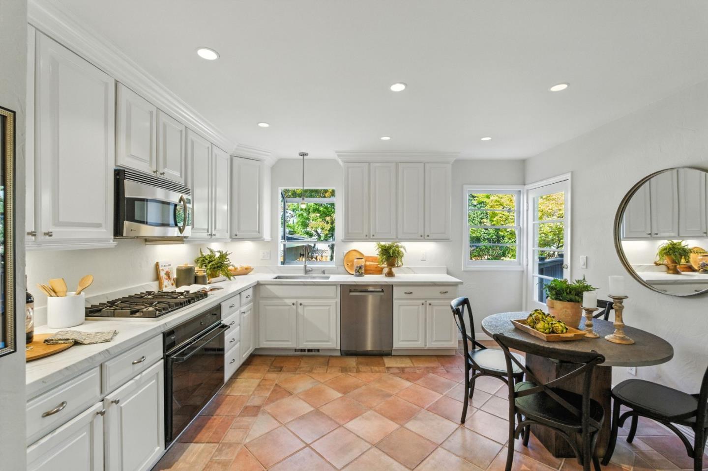 Detail Gallery Image 12 of 69 For 1531 Locust St, San Mateo,  CA 94402 - 3 Beds | 3 Baths