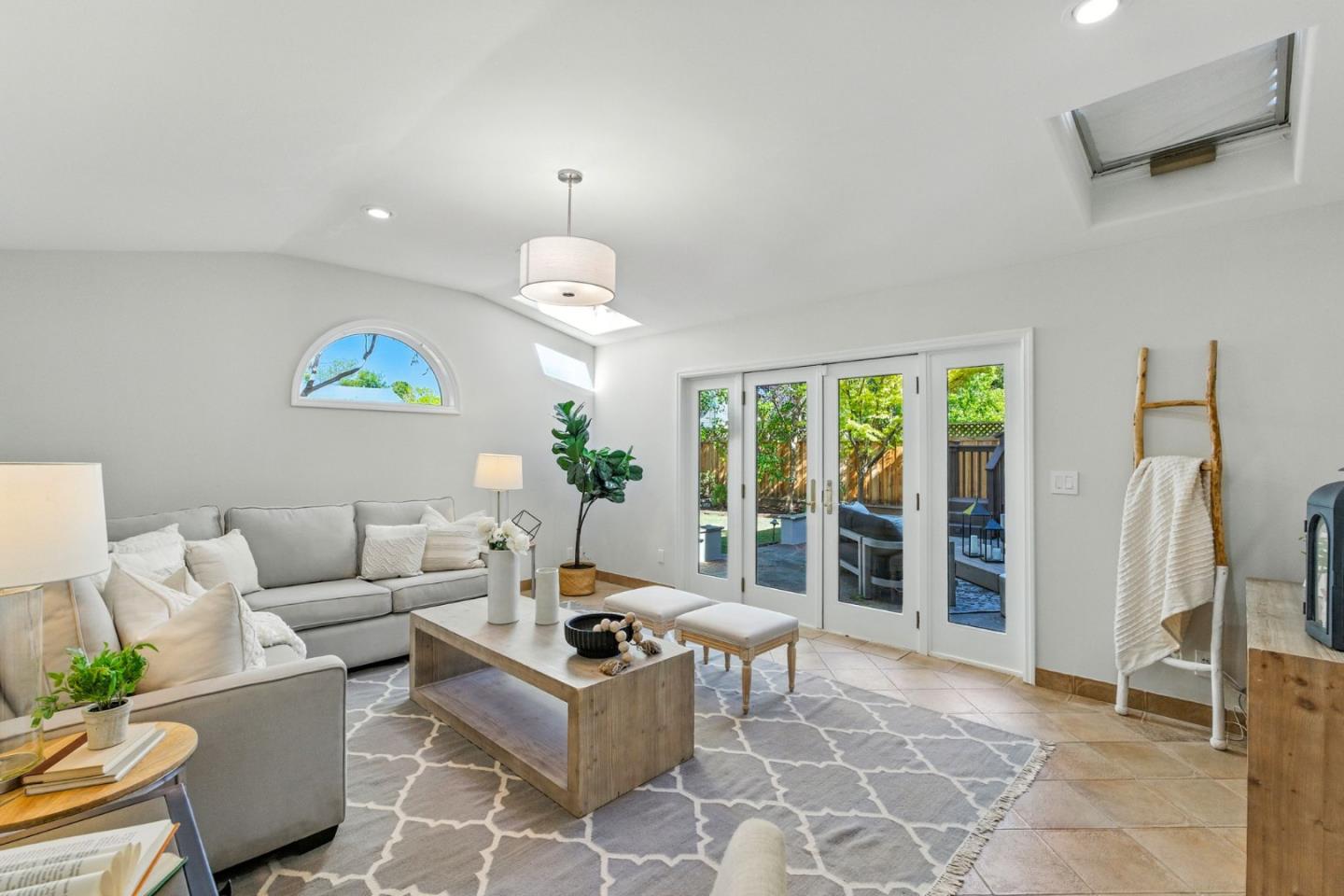 Detail Gallery Image 16 of 69 For 1531 Locust St, San Mateo,  CA 94402 - 3 Beds | 3 Baths