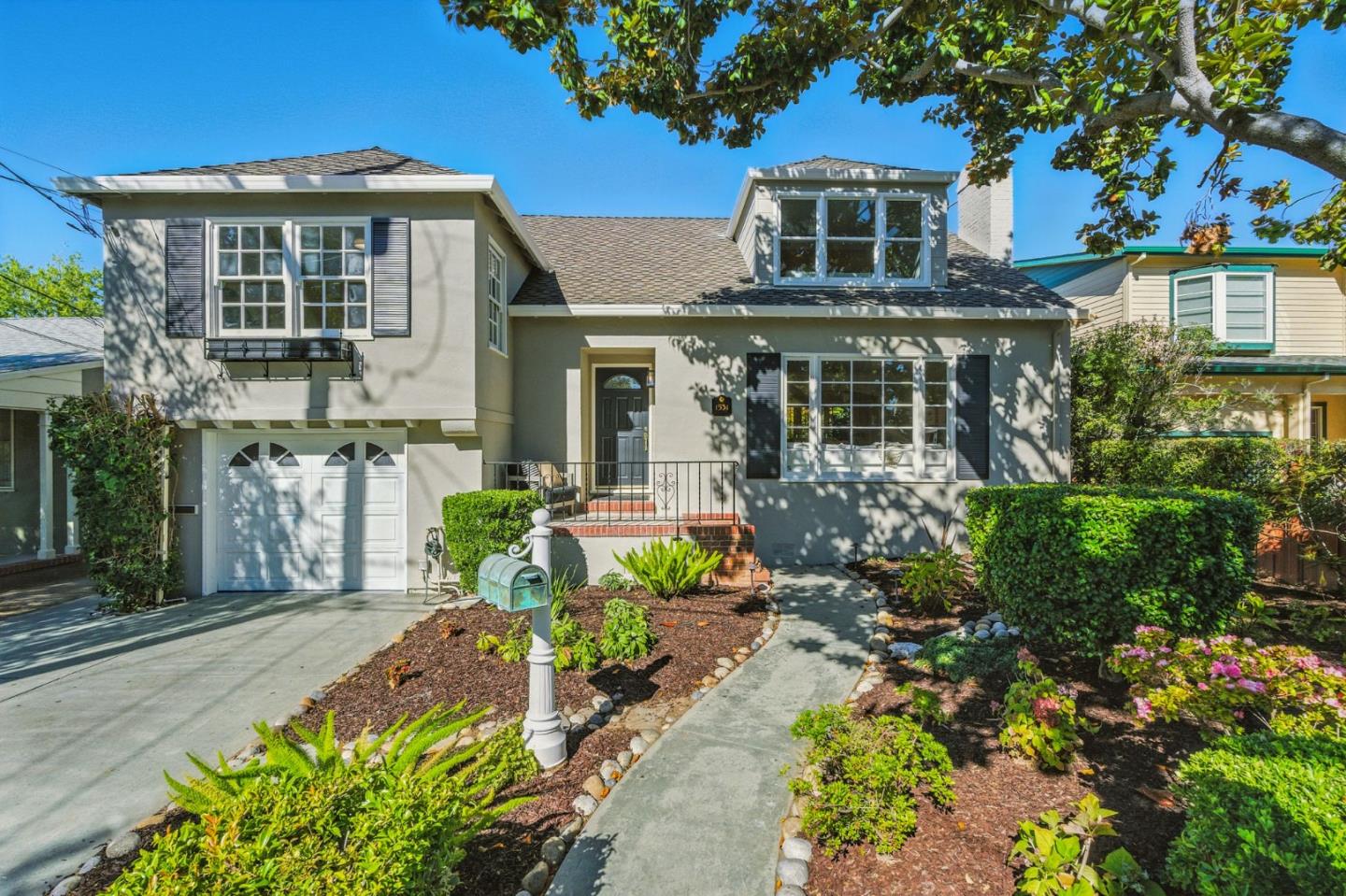 Detail Gallery Image 2 of 69 For 1531 Locust St, San Mateo,  CA 94402 - 3 Beds | 3 Baths